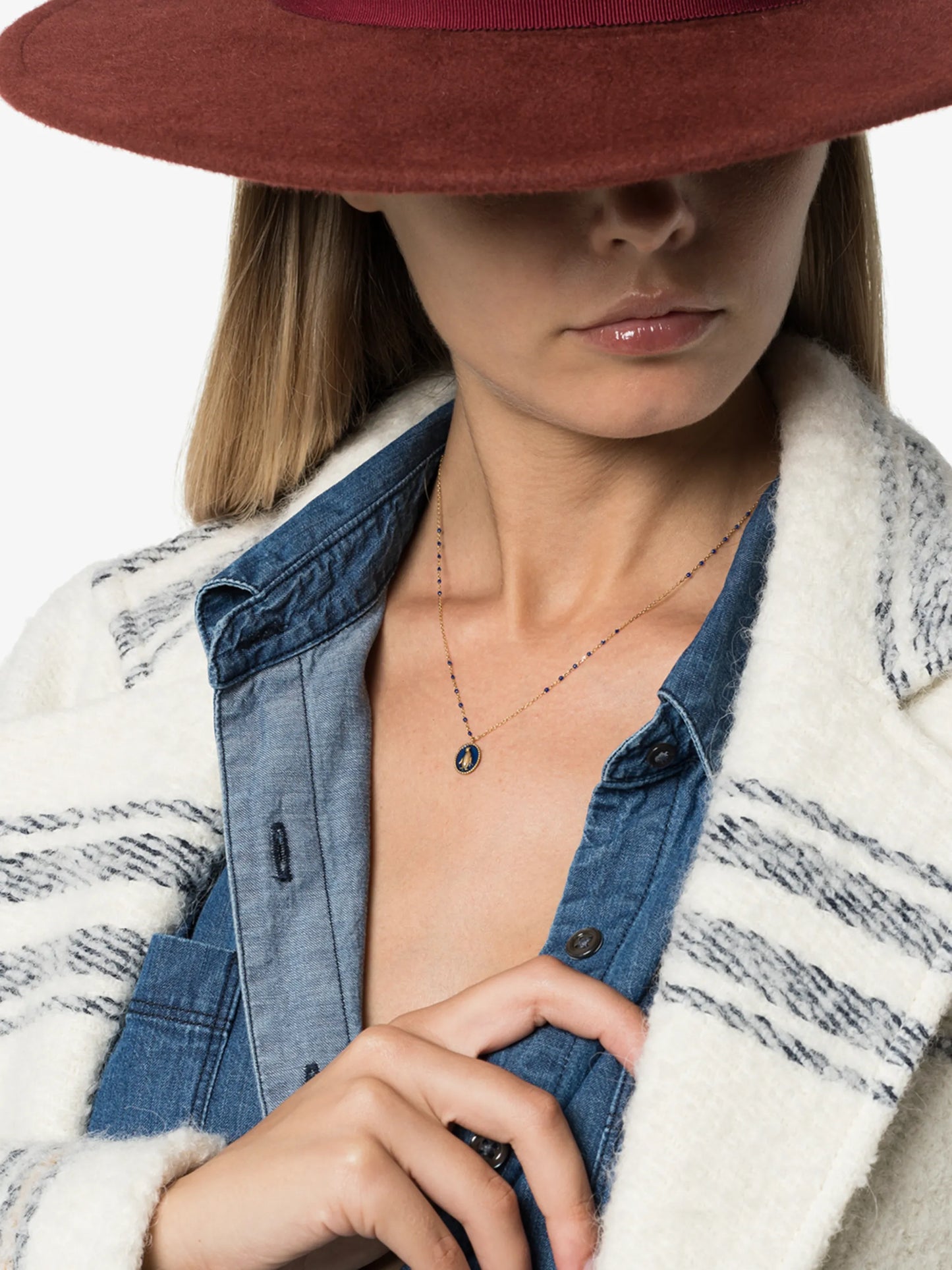 18kt yellow gold penguin pendant necklace