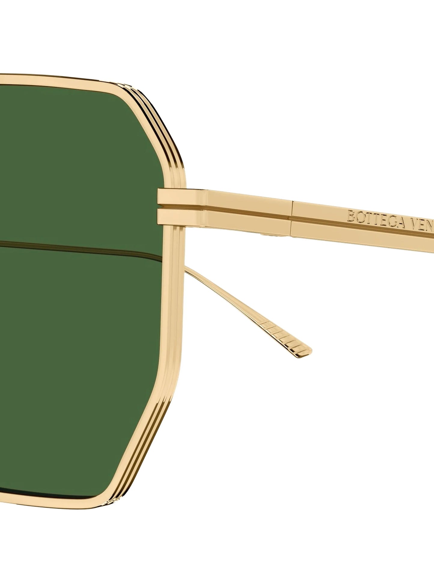 aviator-frame sunglasses