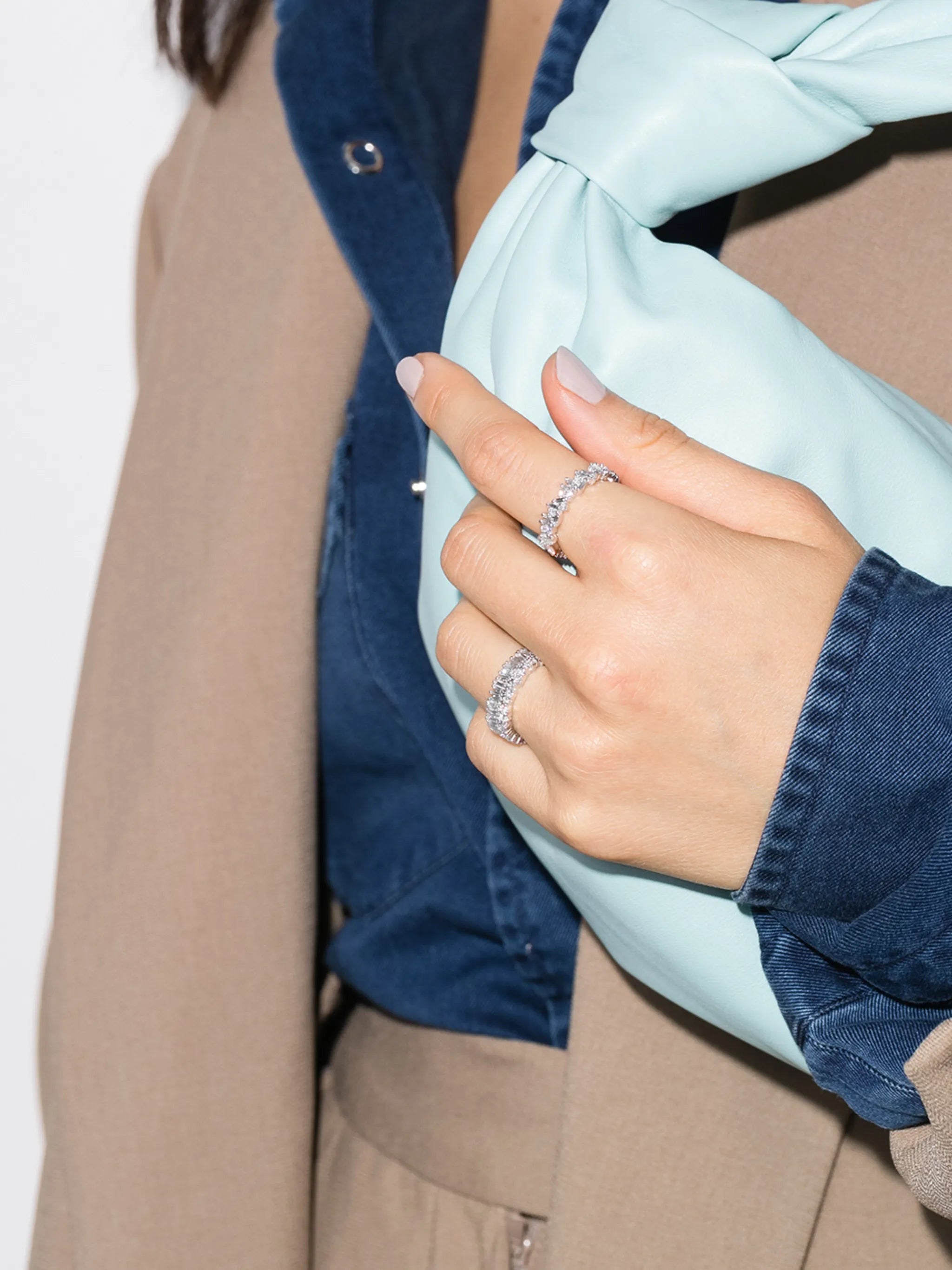 18kt white gold baguette diamond ring