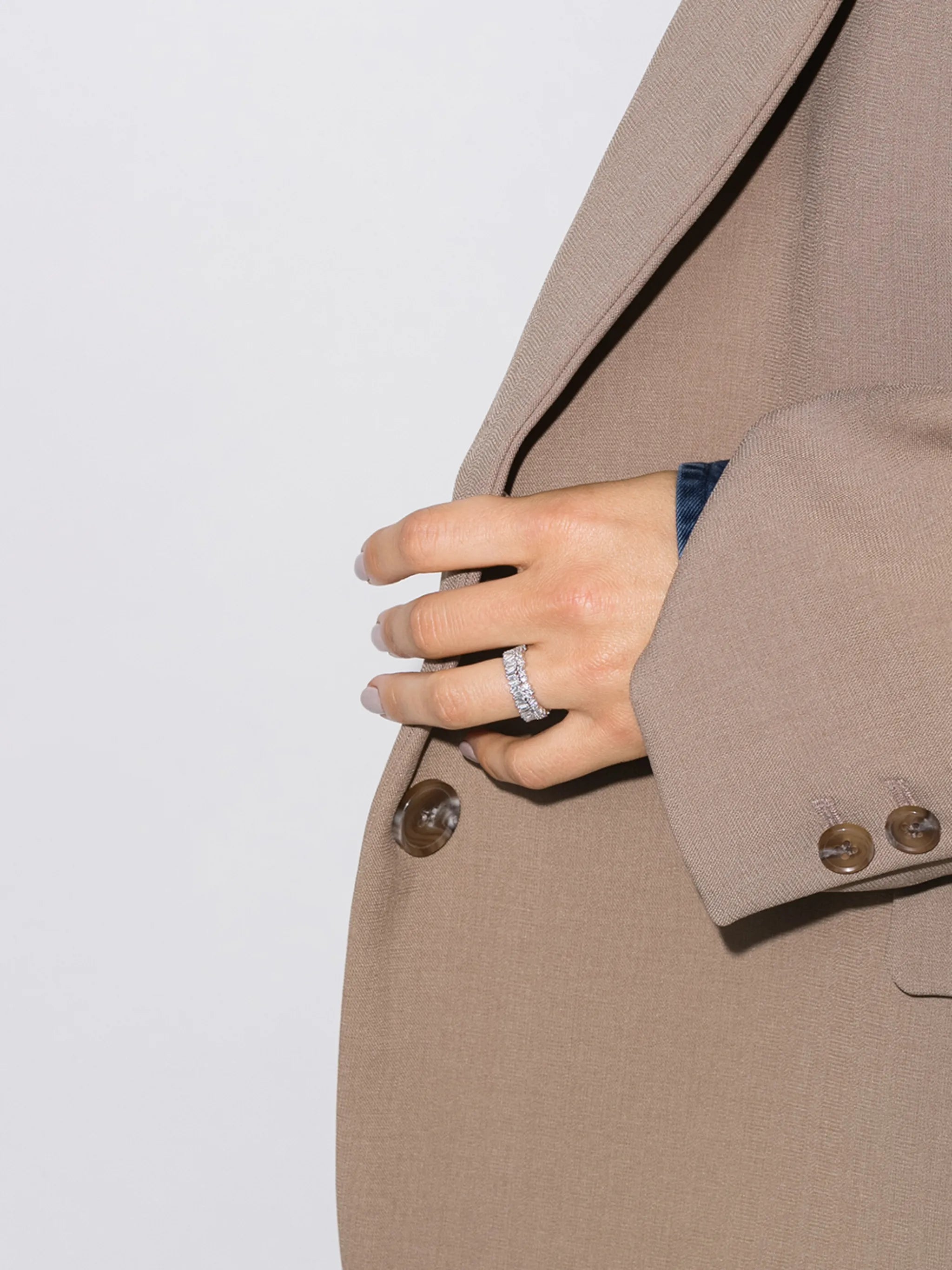 18kt white gold baguette diamond ring