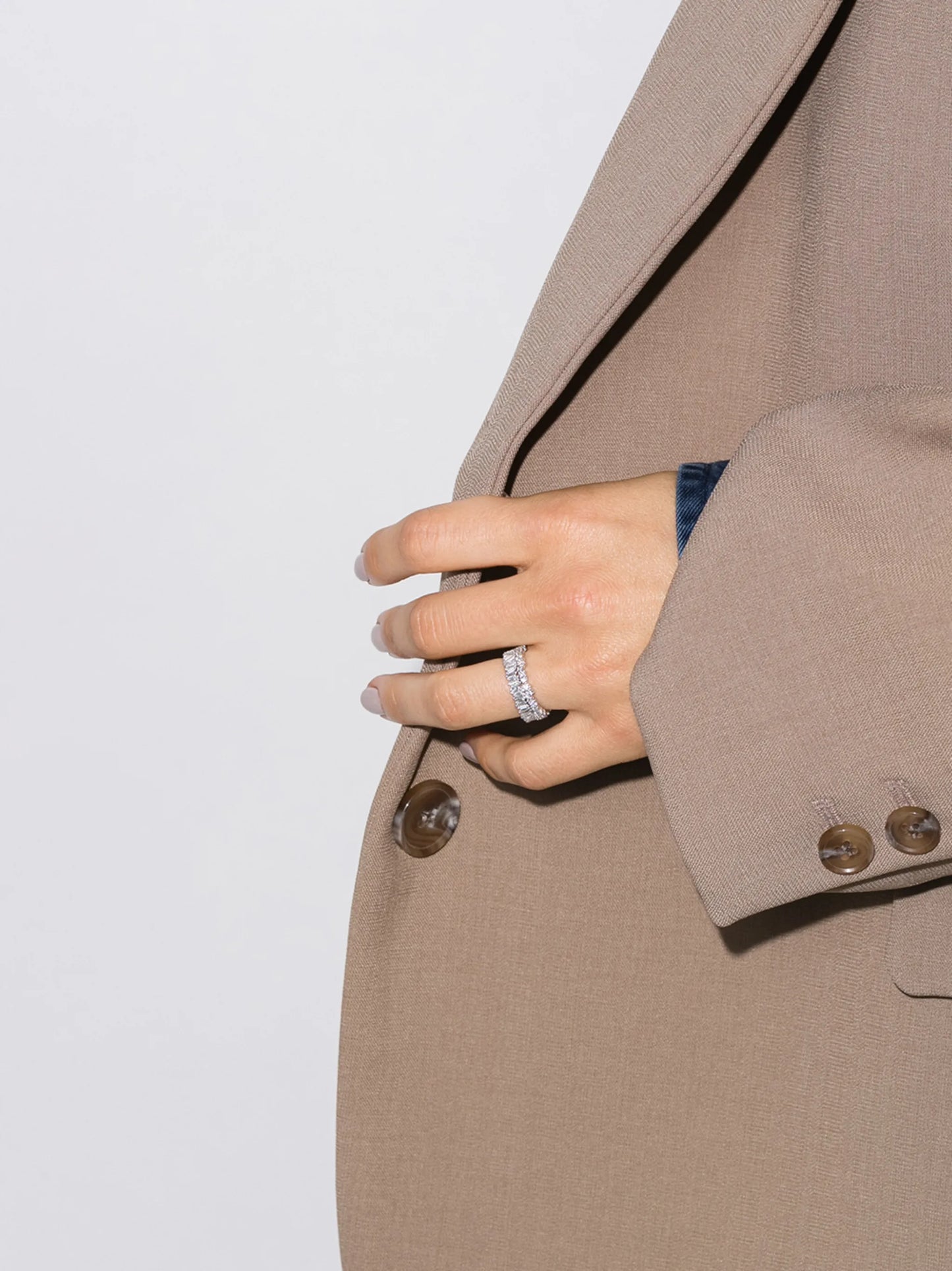 18kt white gold baguette diamond ring