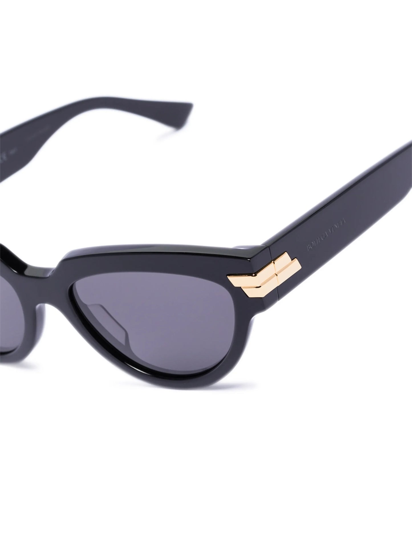 cat eye-frame sunglasses