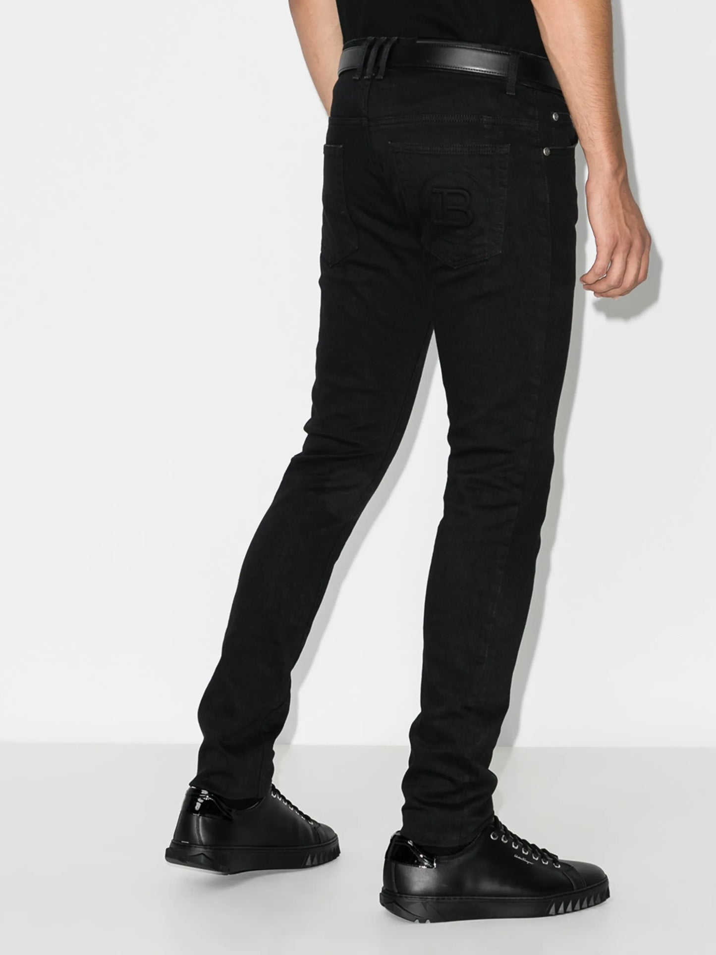 mid-rise slim-leg jeans