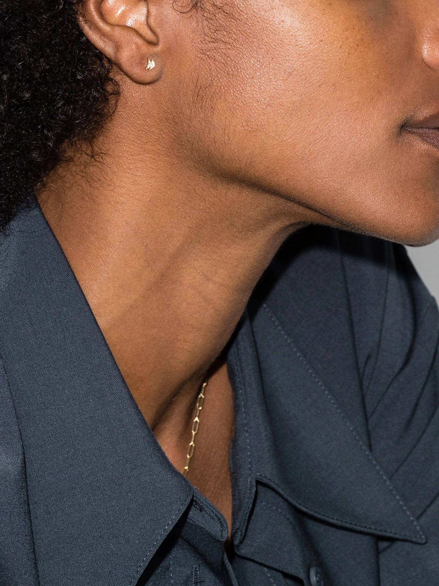 18kt yellow gold Double Arrow diamond earring