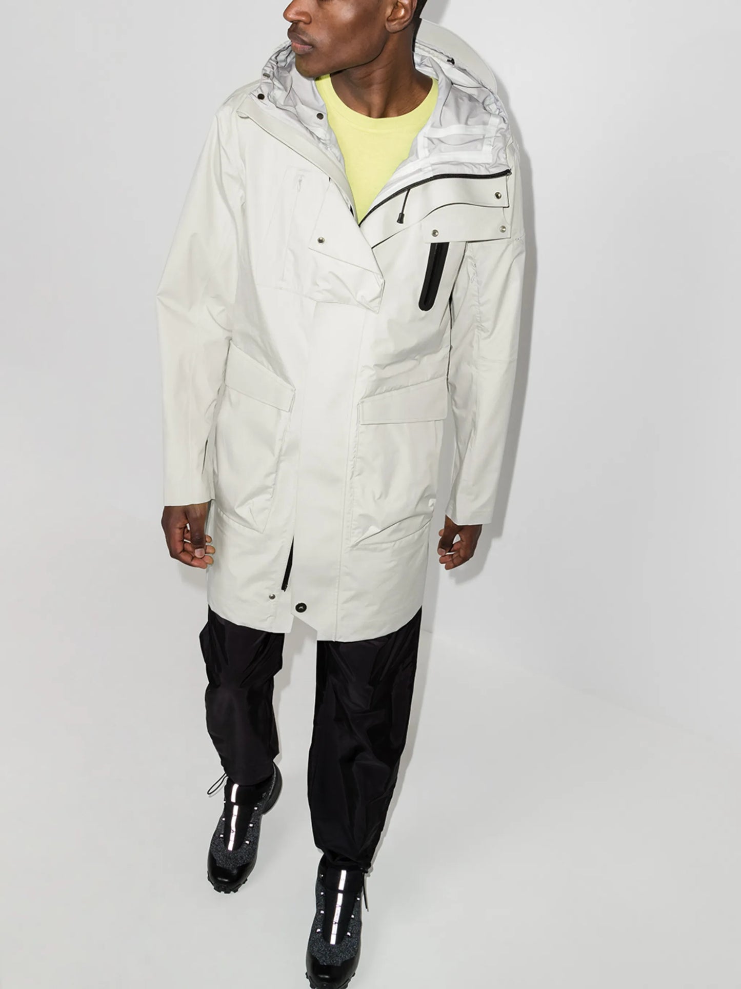 concealed-fastening hooded jacket