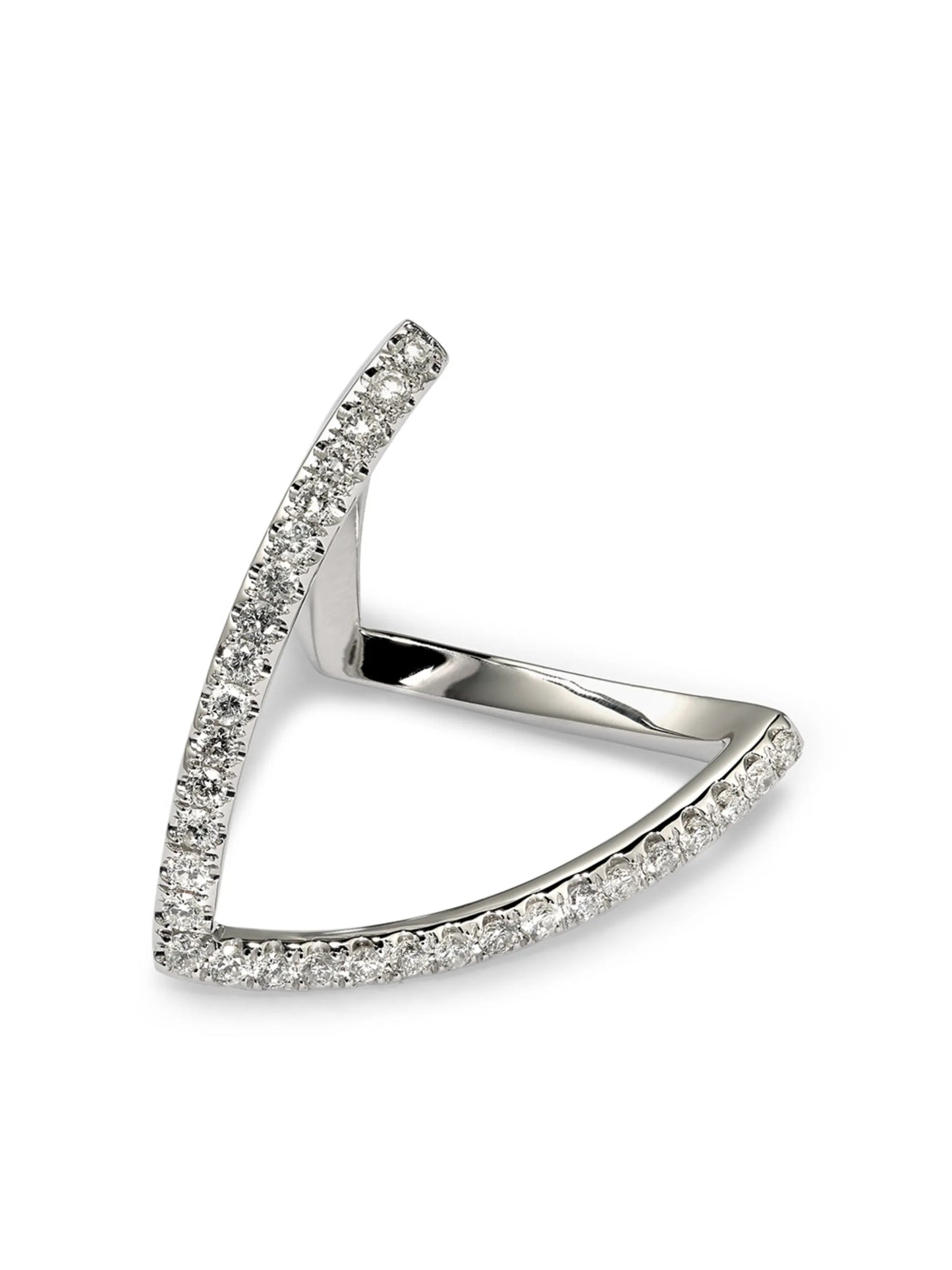 18K white gold diamond ring