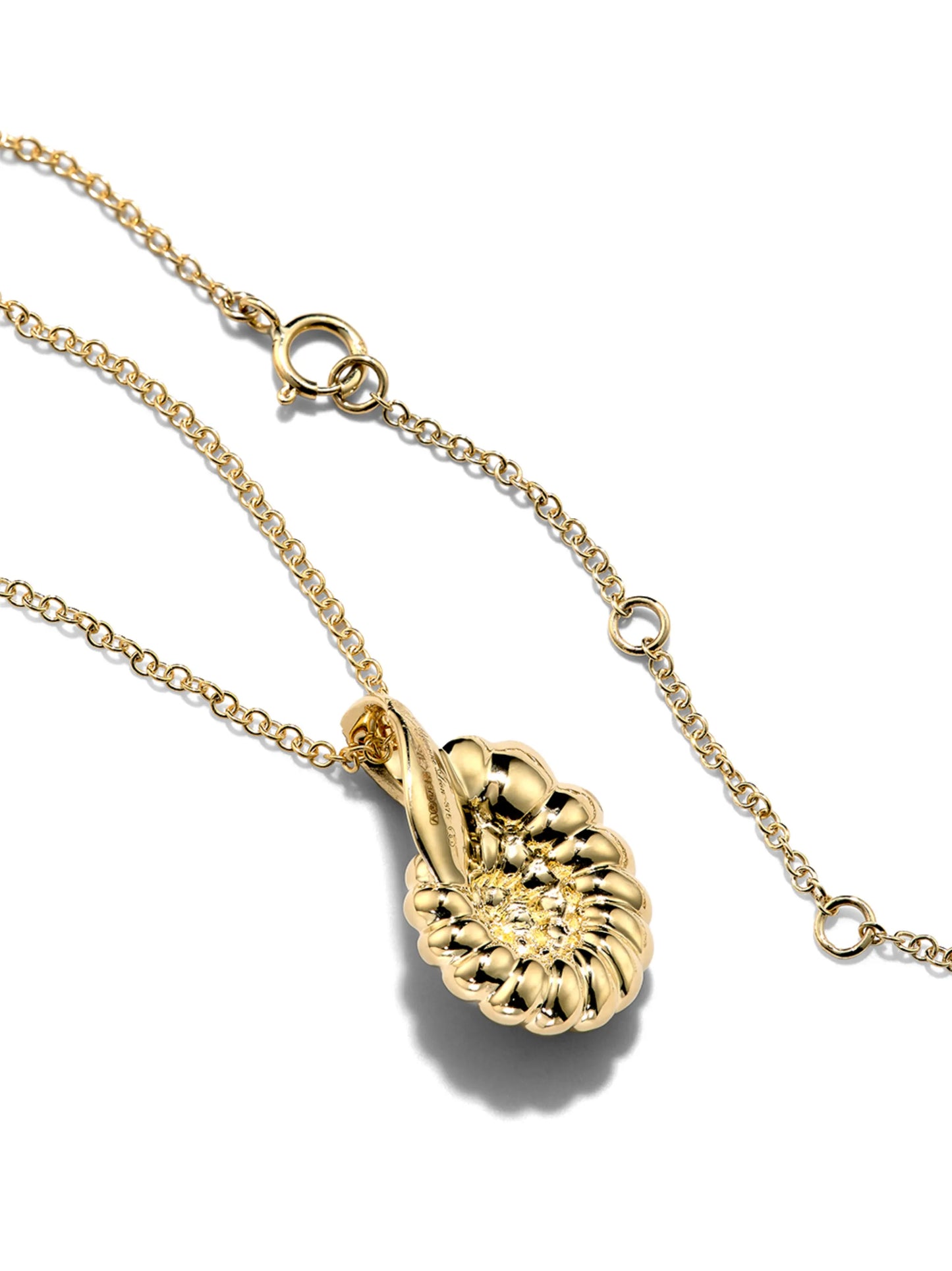 9kt yellow gold shell necklace