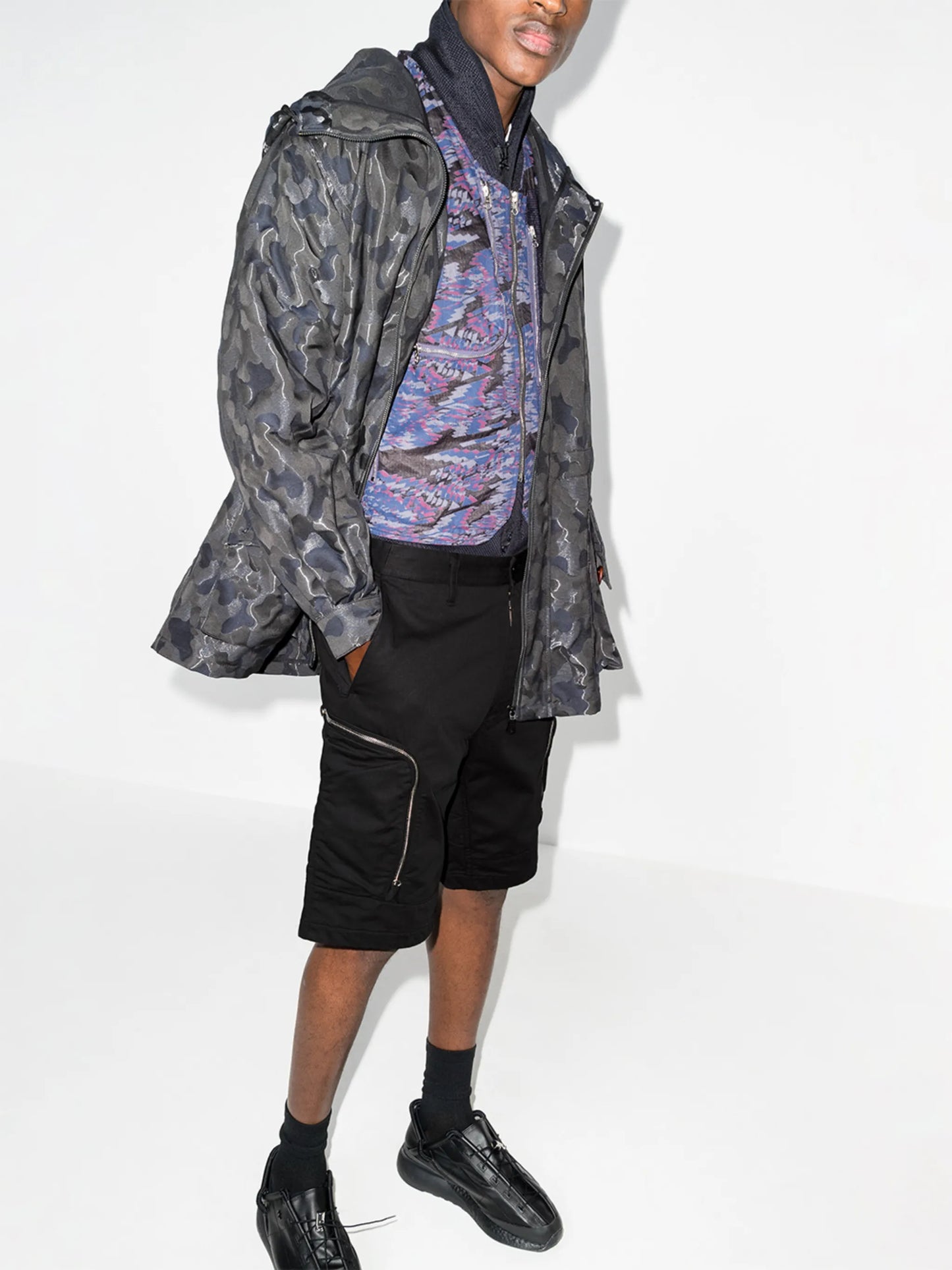 zipped details knee-length shorts