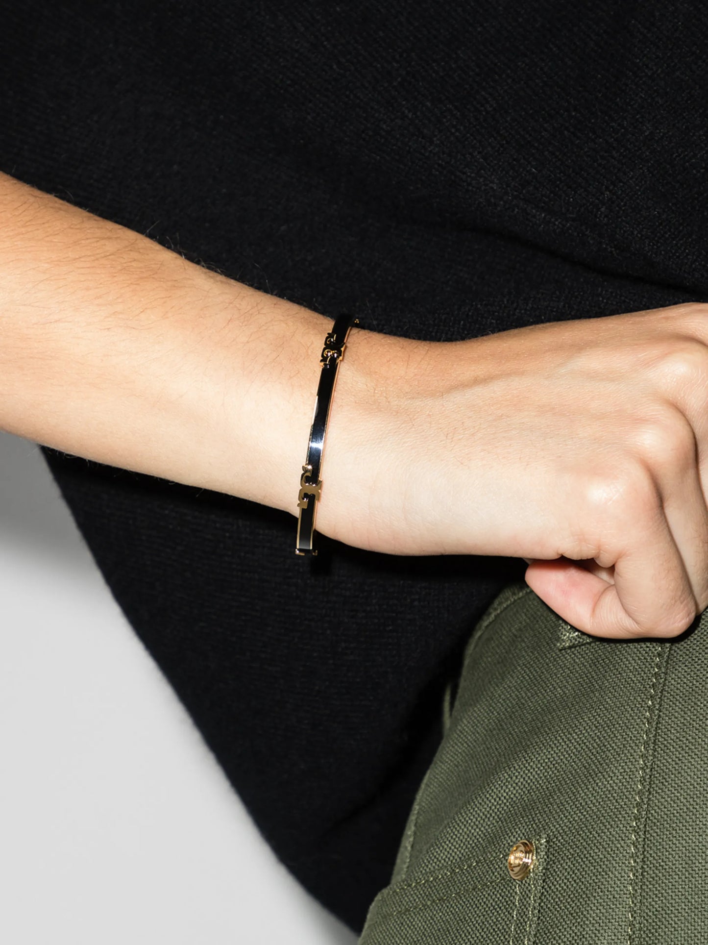 Serif Enamel bangle