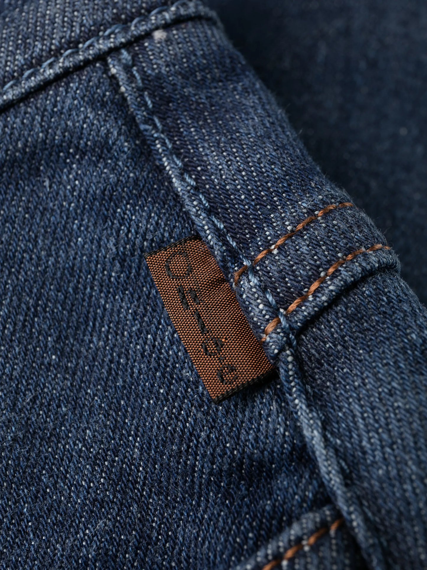 jeans acampanados con tiro alto