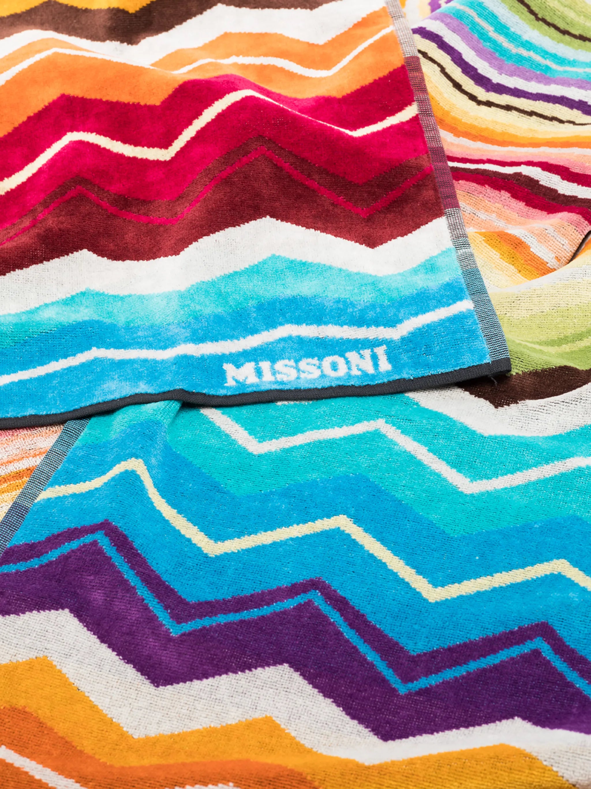 Hugo zigzag beach towel