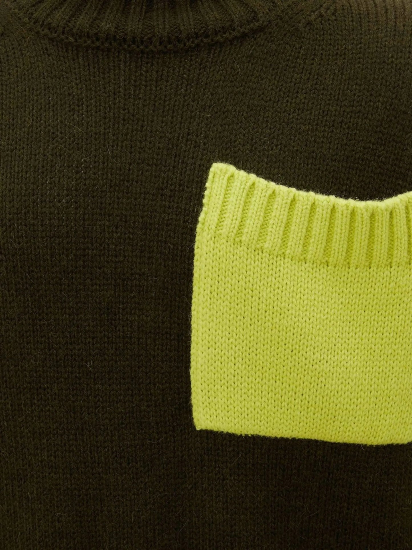 contrast-pocket roll-neck jumper