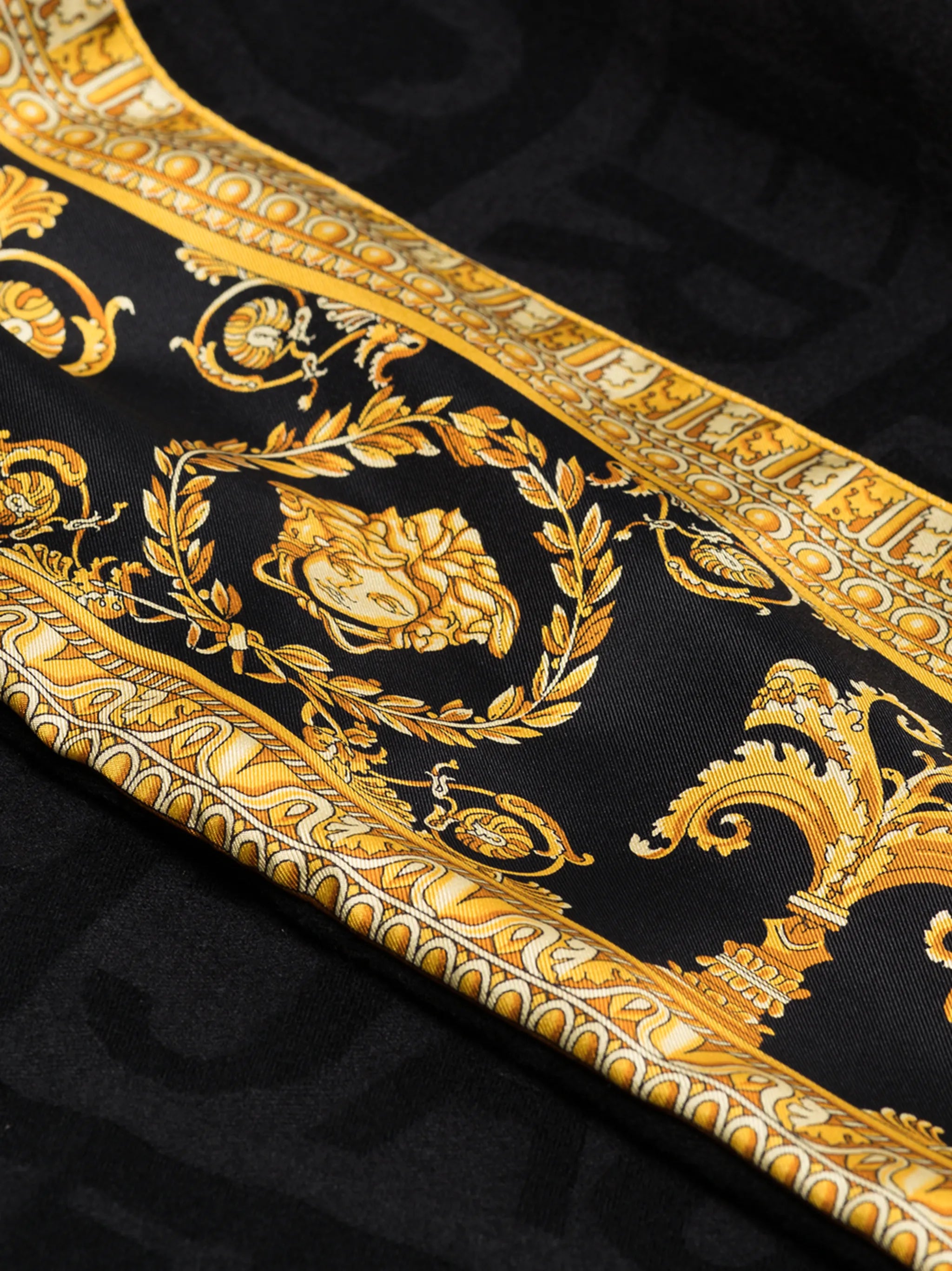 logo pattern baroque blanket