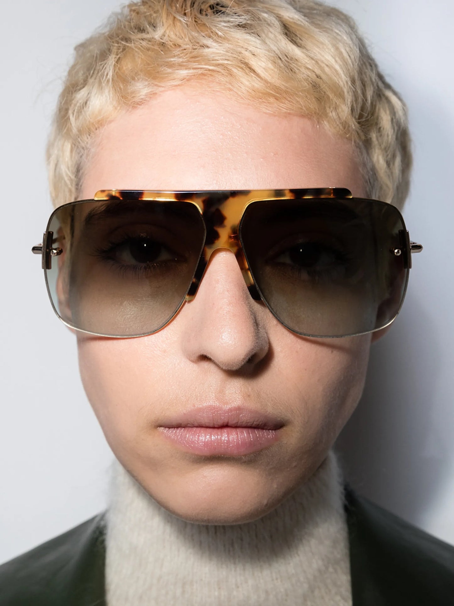 gradient pilot-frame sunglasses