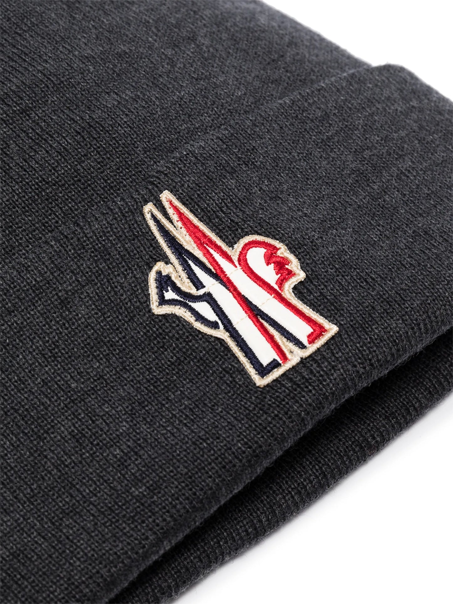 logo patch knitted beanie