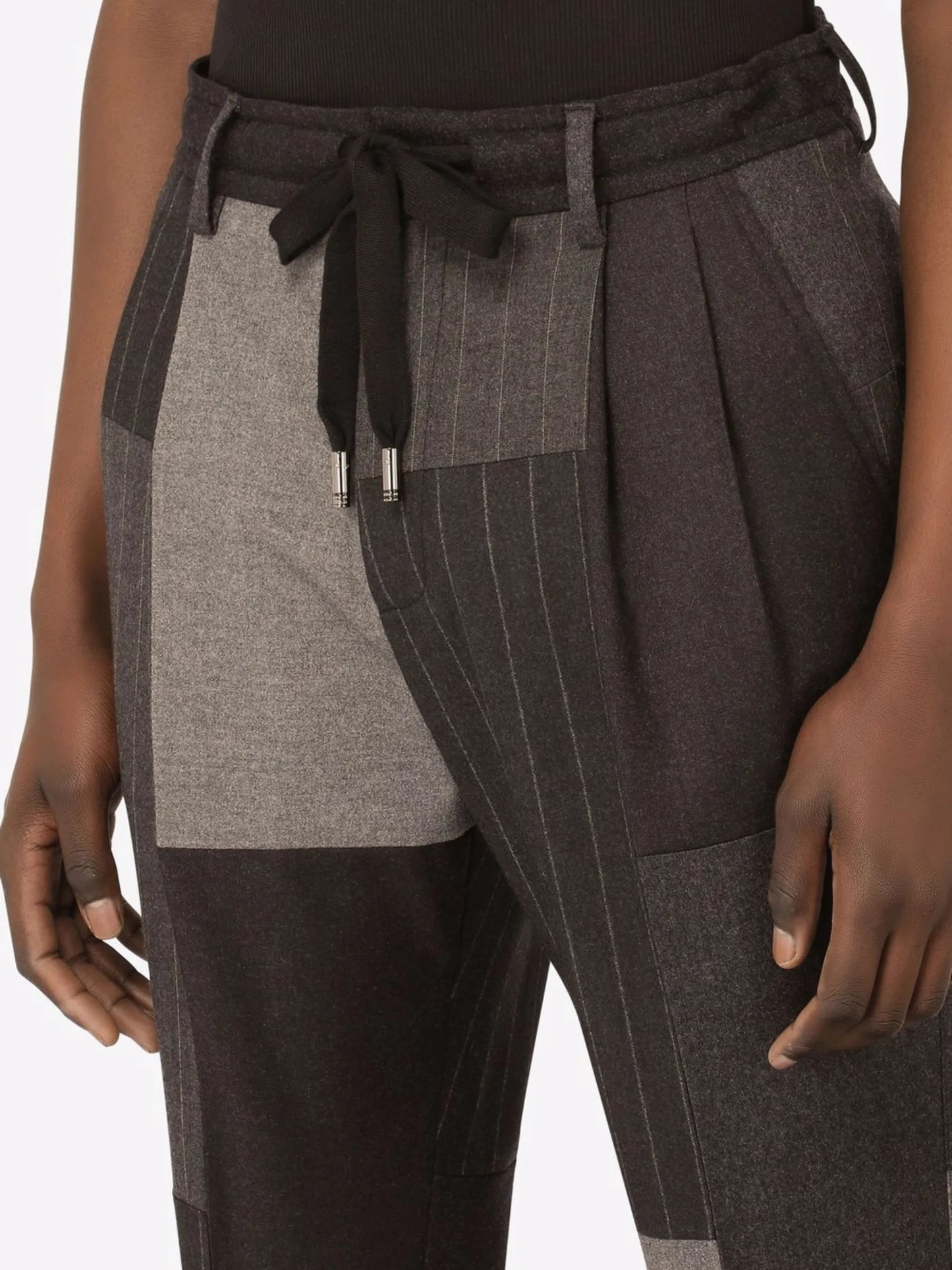 multi-panel drawstring-fastening trousers