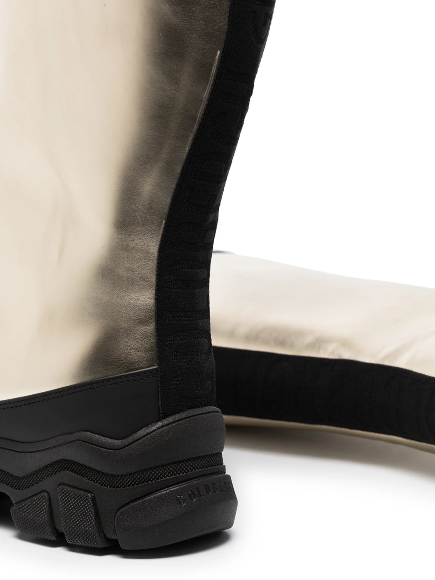 Sturdy metallic snow boots