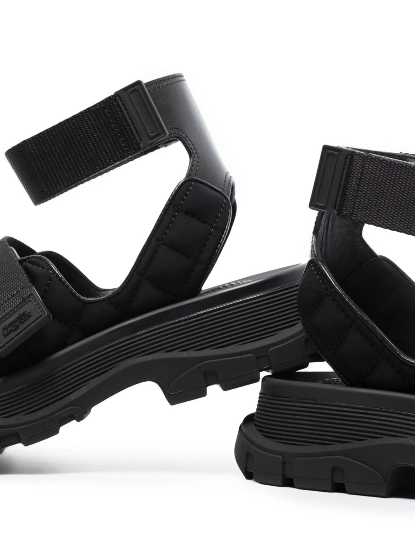 Tread flat sandals