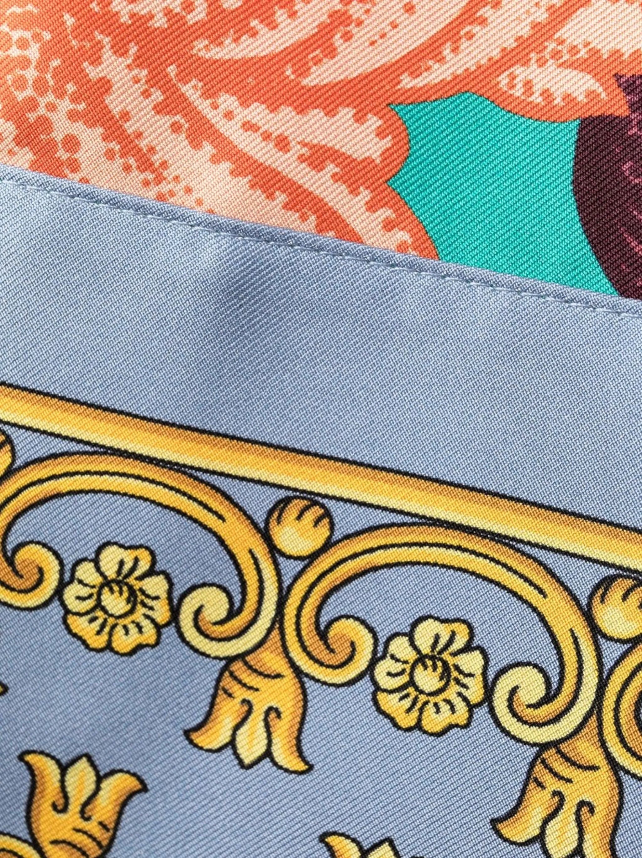 graphic-print silk robe