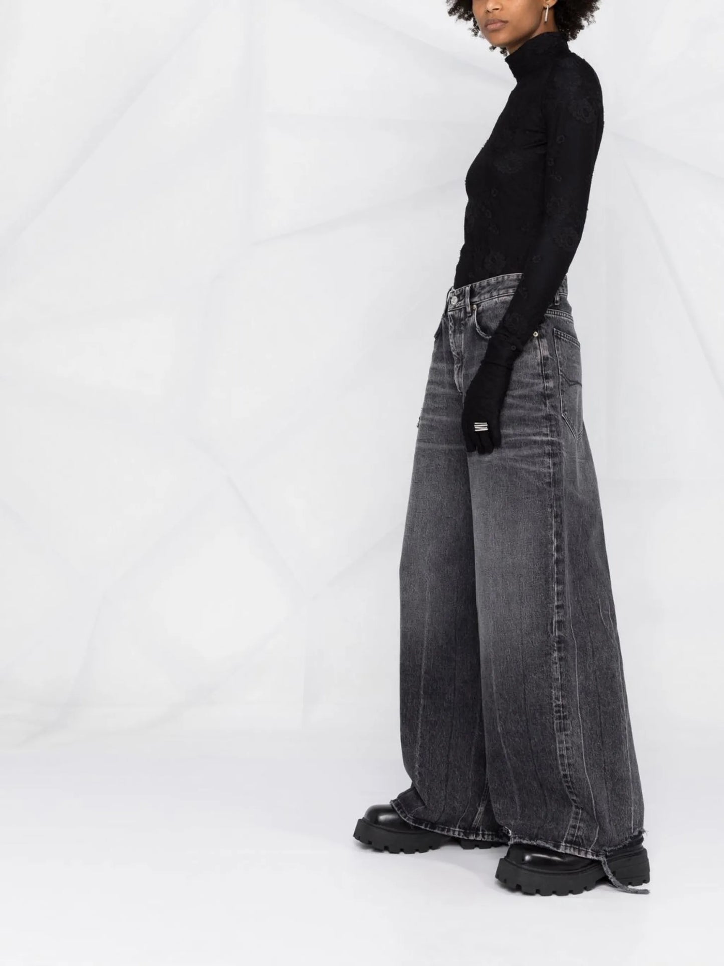 low crotch jeans