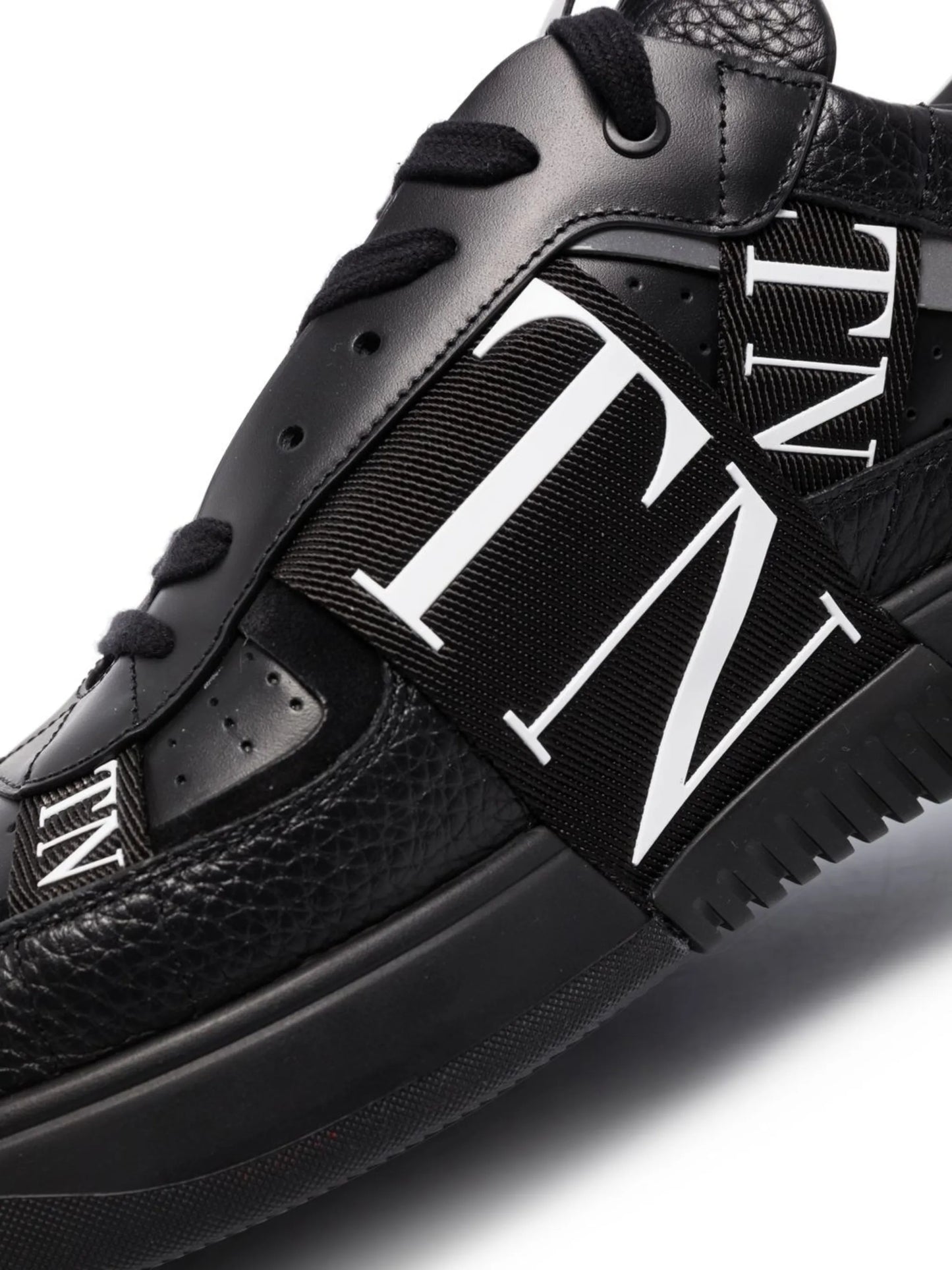 VL7N low-top leather sneakers