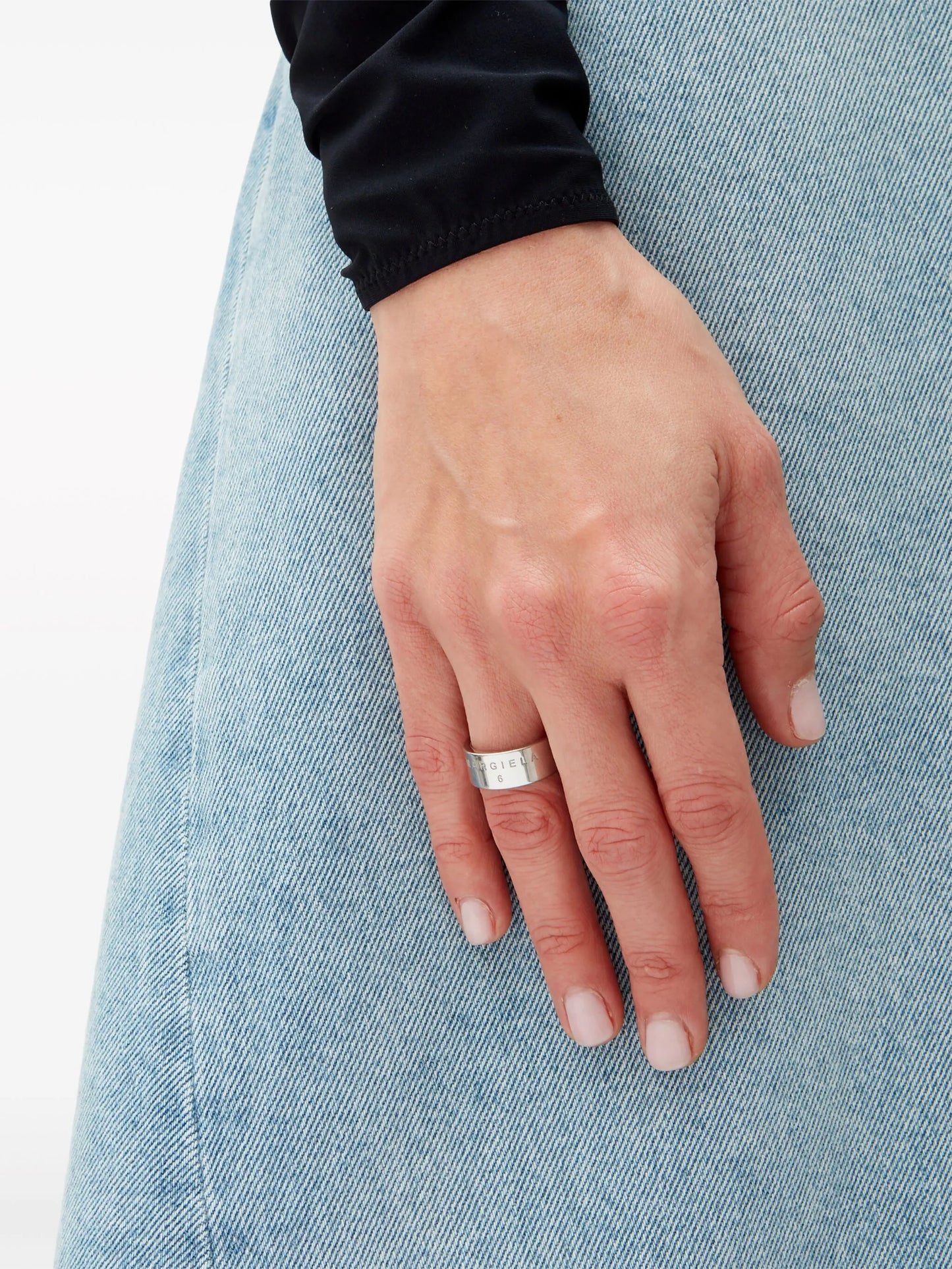 Minimal engraved ring