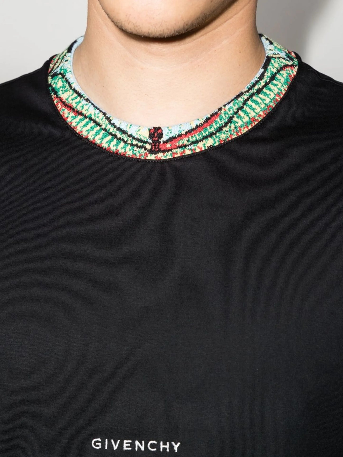 contrasting-collar short-sleeved T-shirt