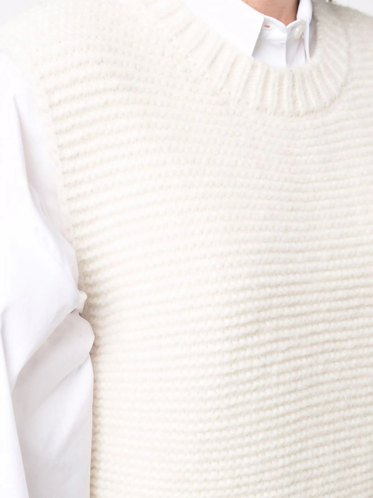 crew-neck knitted vest