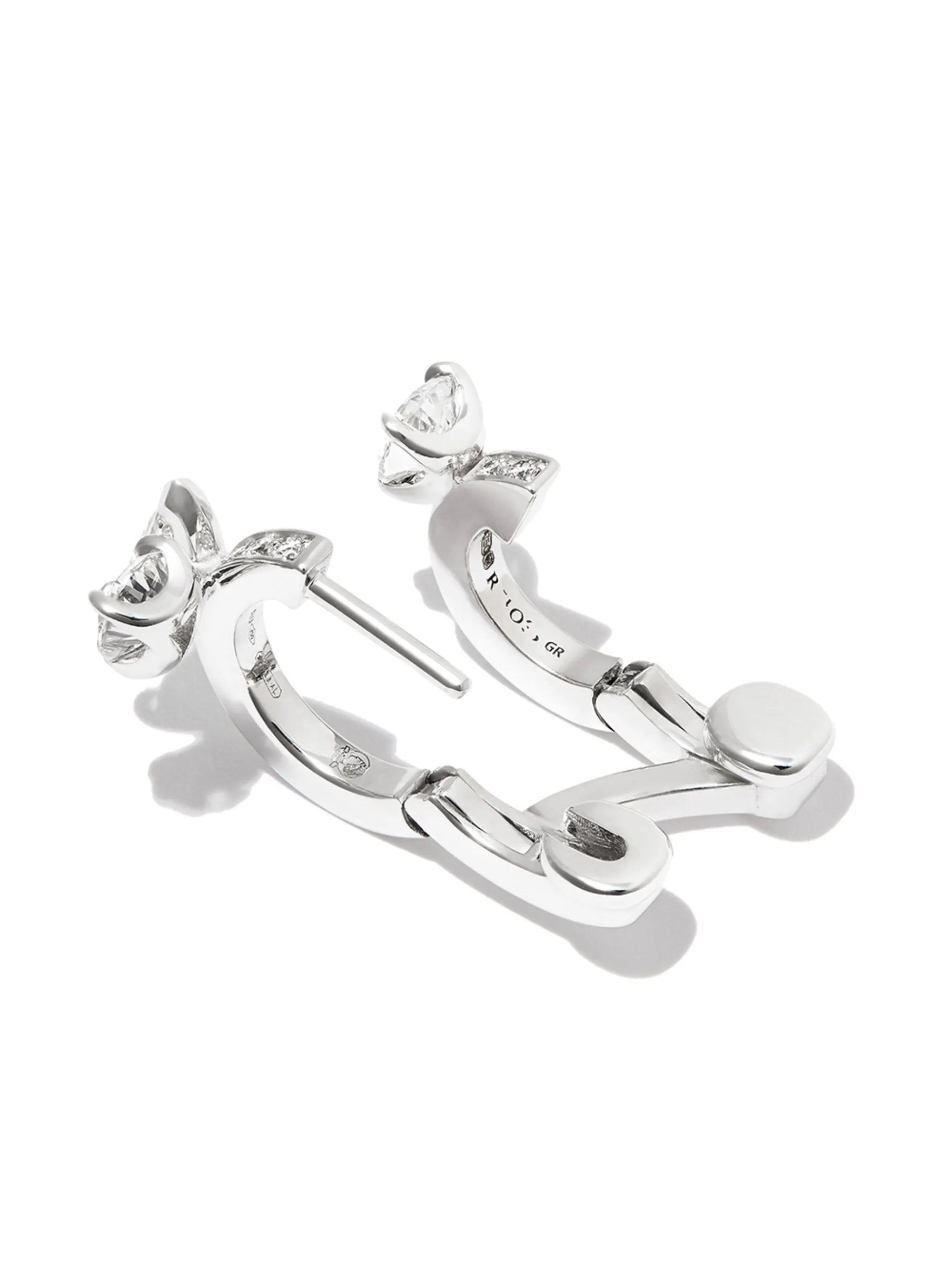 18kt white gold Serti 3 diamond cuff earring