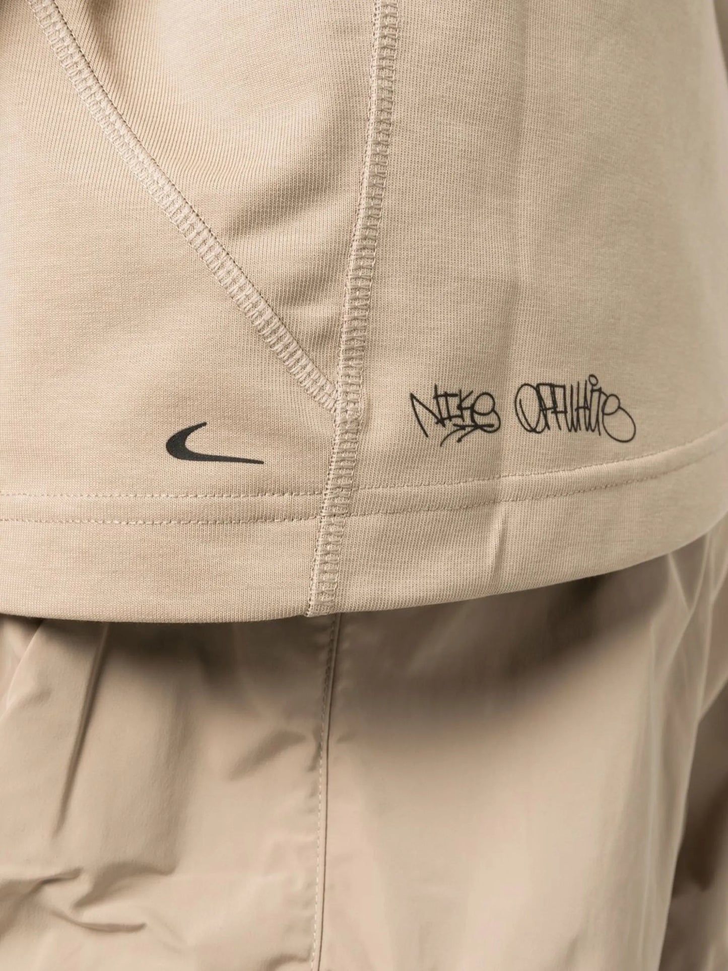graffiti-print detail T-shirt