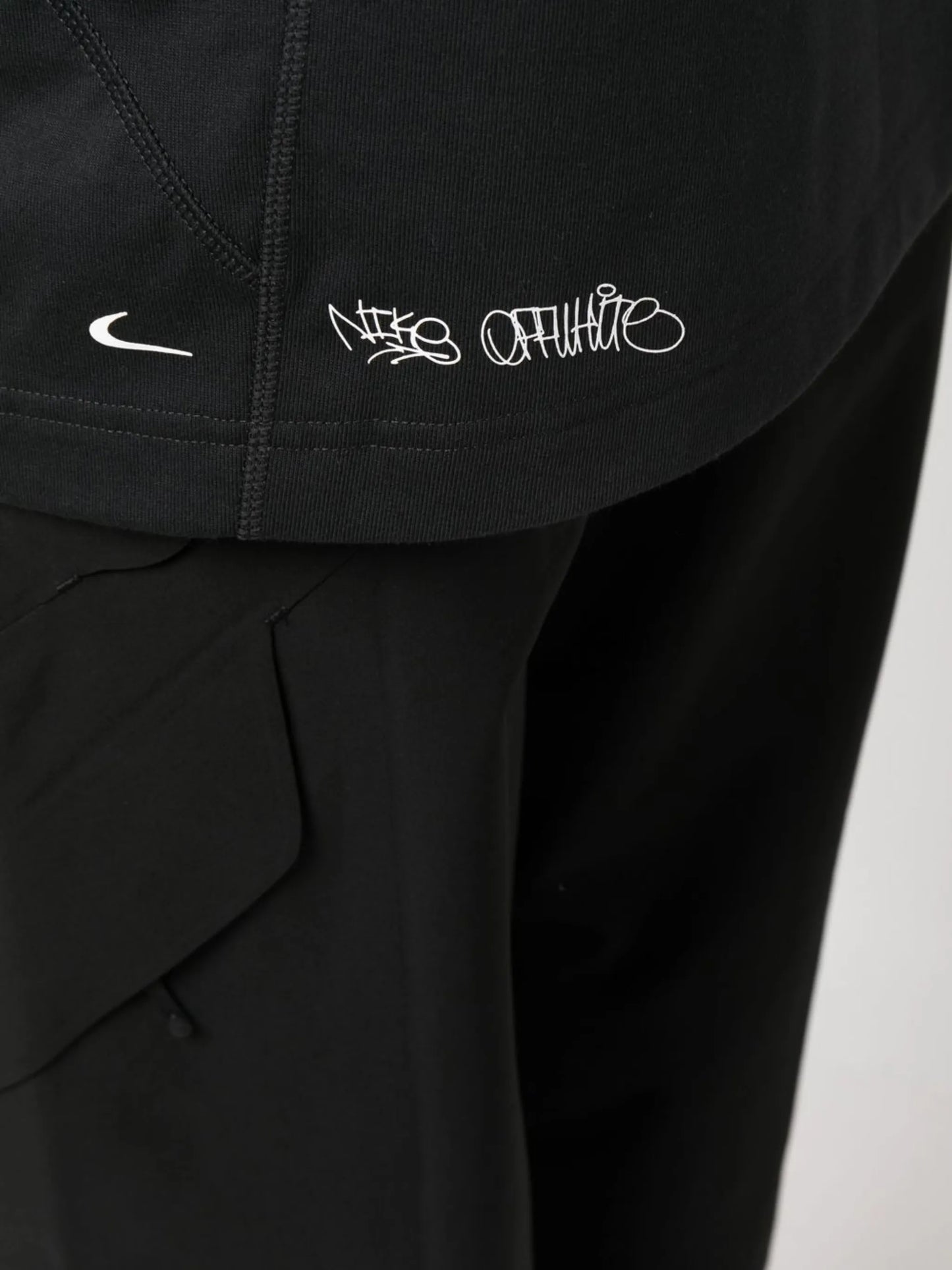 graffiti-print detail T-shirt