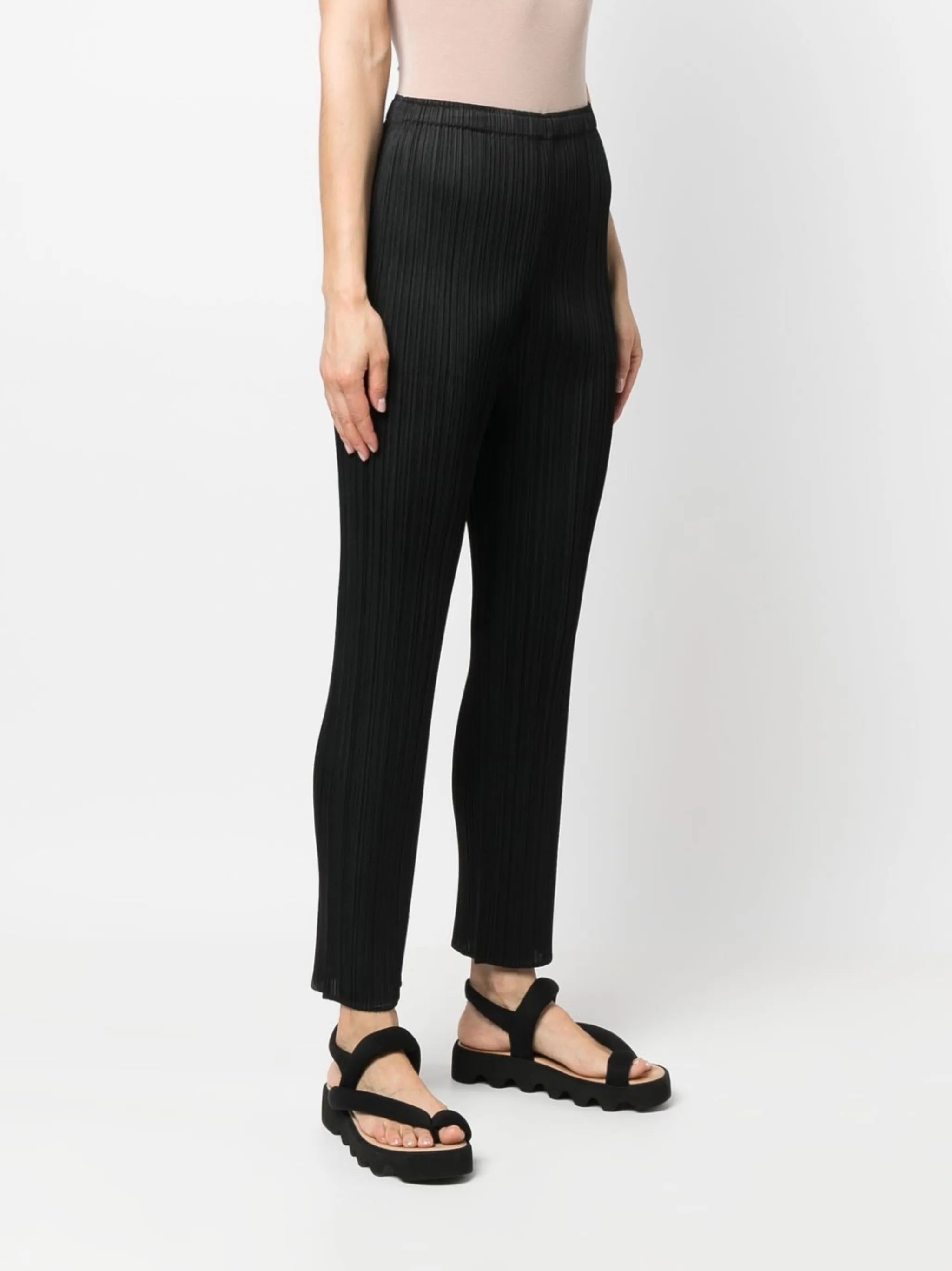 elasticated-waist slip-on straight trousers