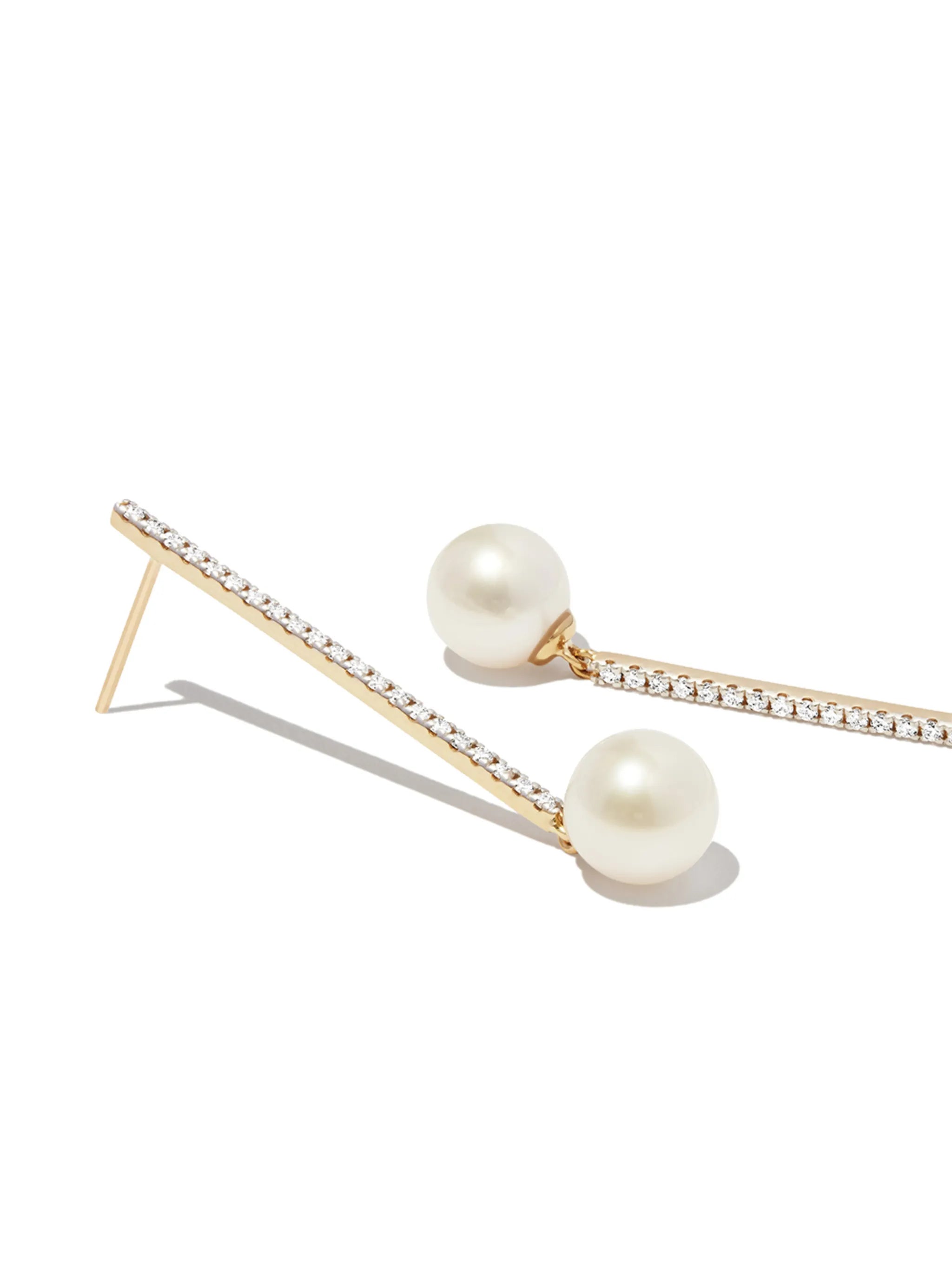 14kt yellow gold diamond pavé pearl drop earrings