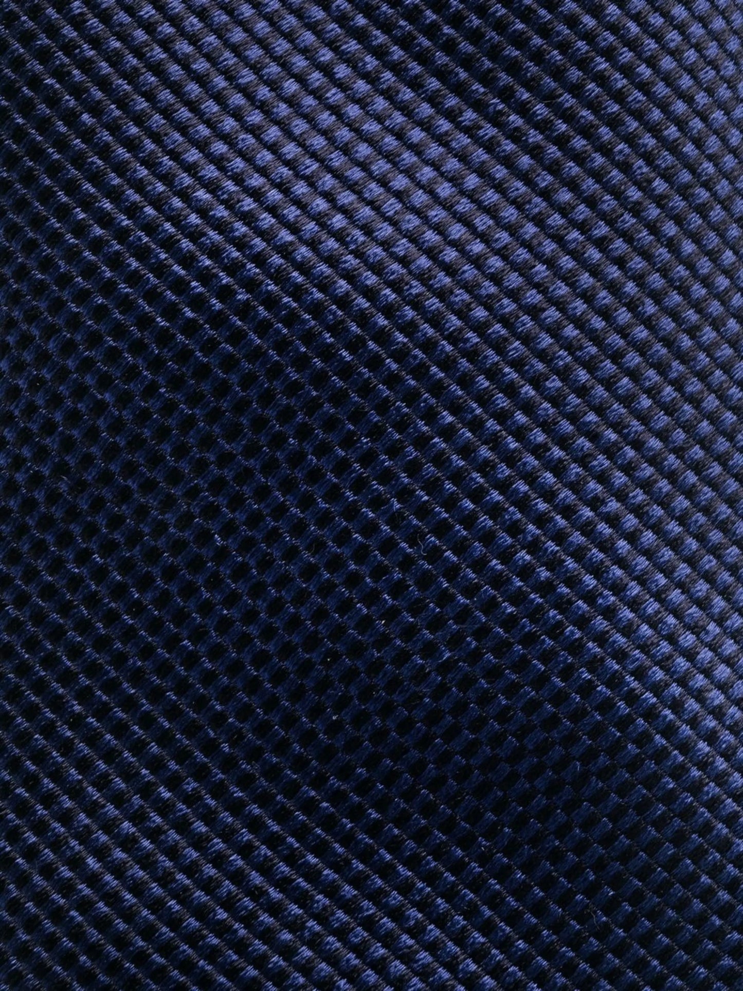 textured pointed-tip tie
