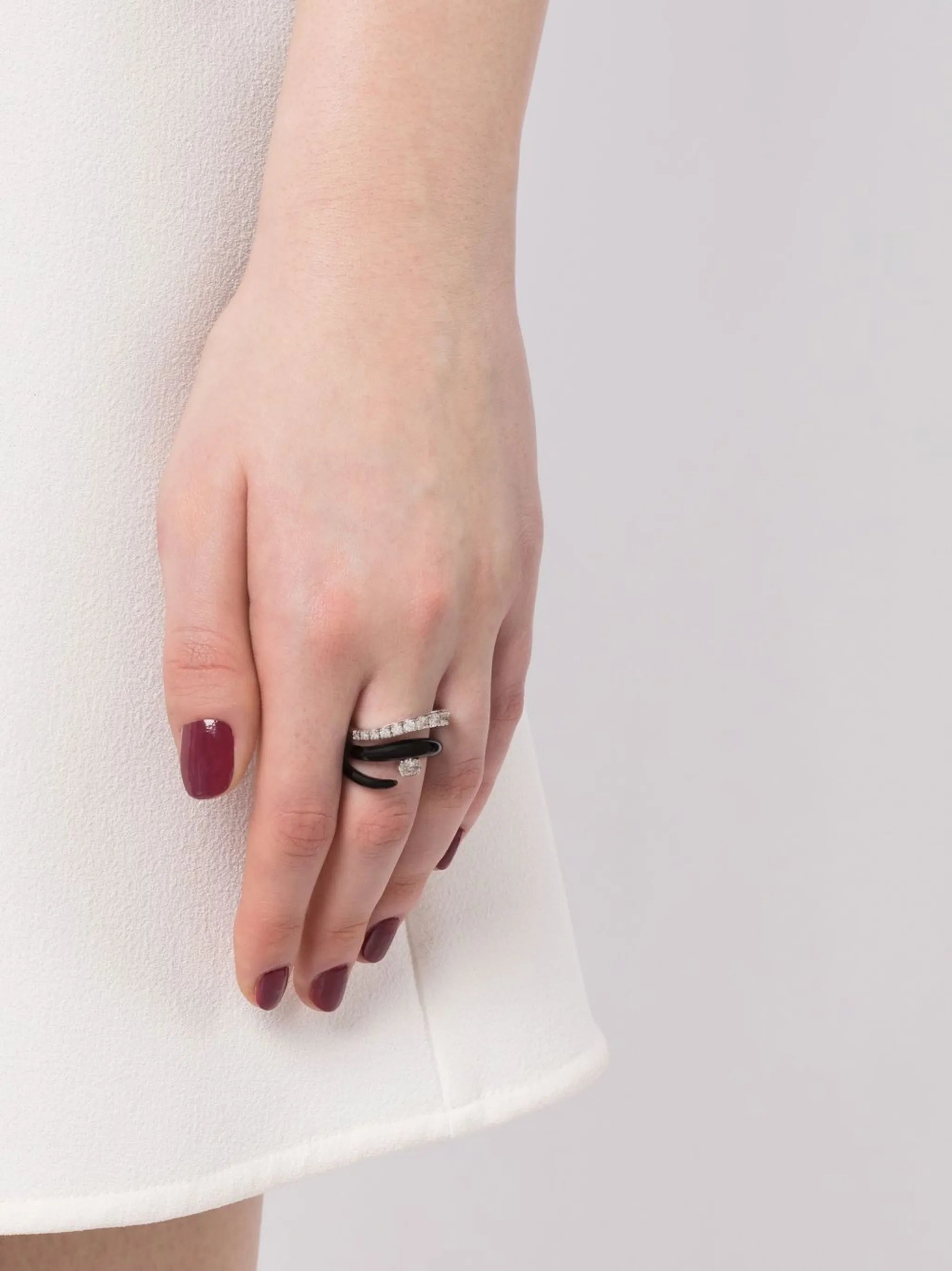 18kt white gold diamond and enamel ring