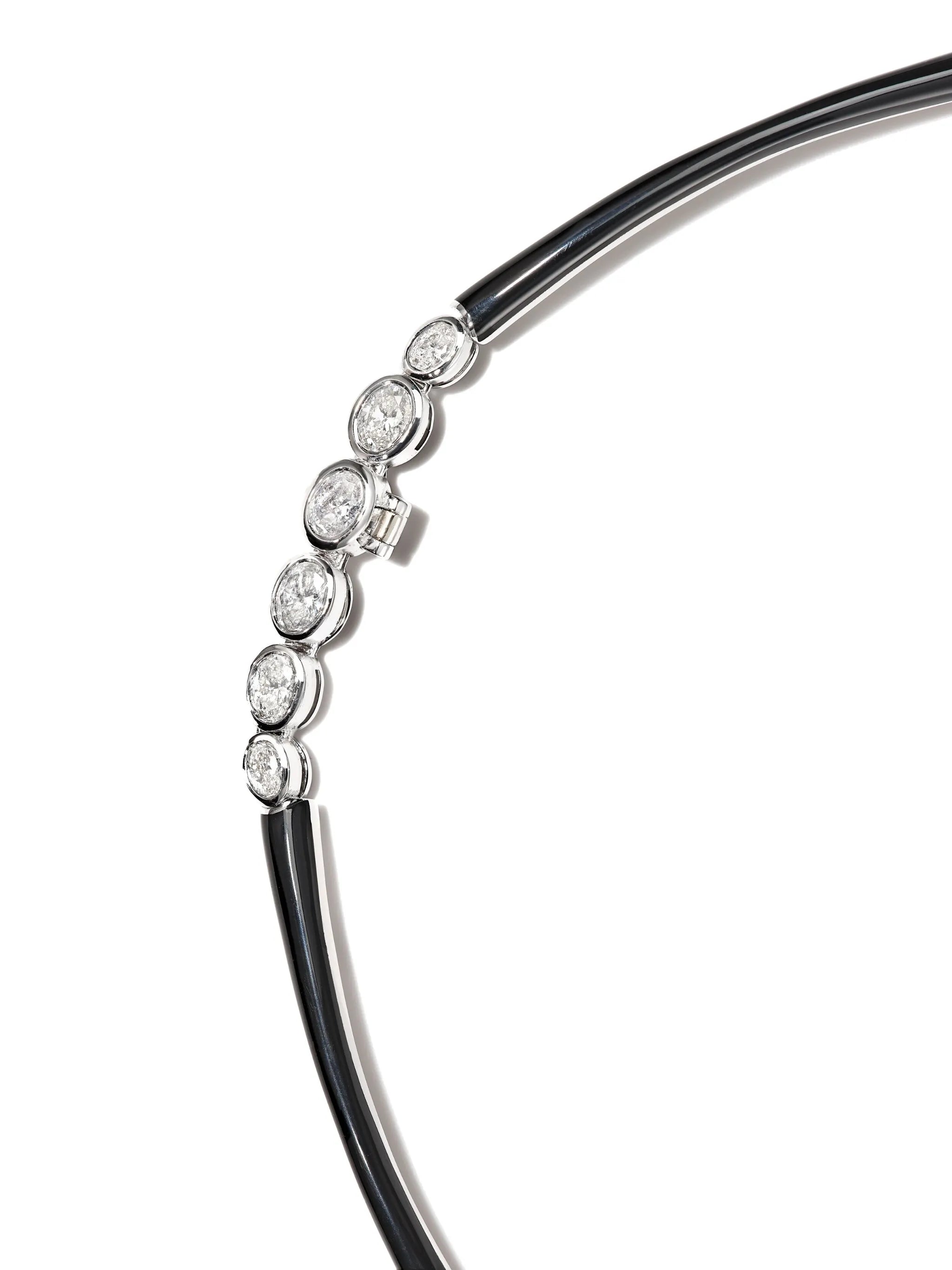 18kt white gold Oui diamond necklace