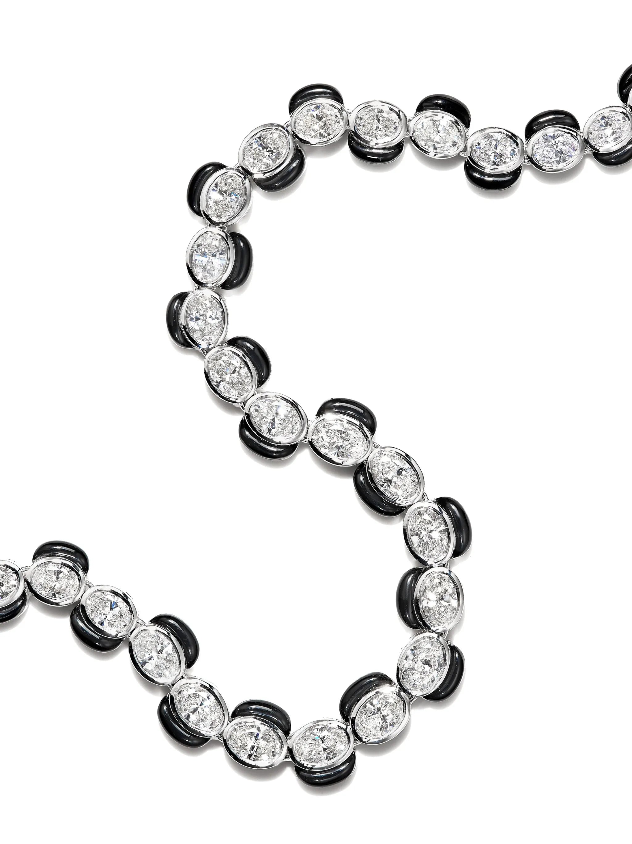 18kt white gold Oui diamond necklace