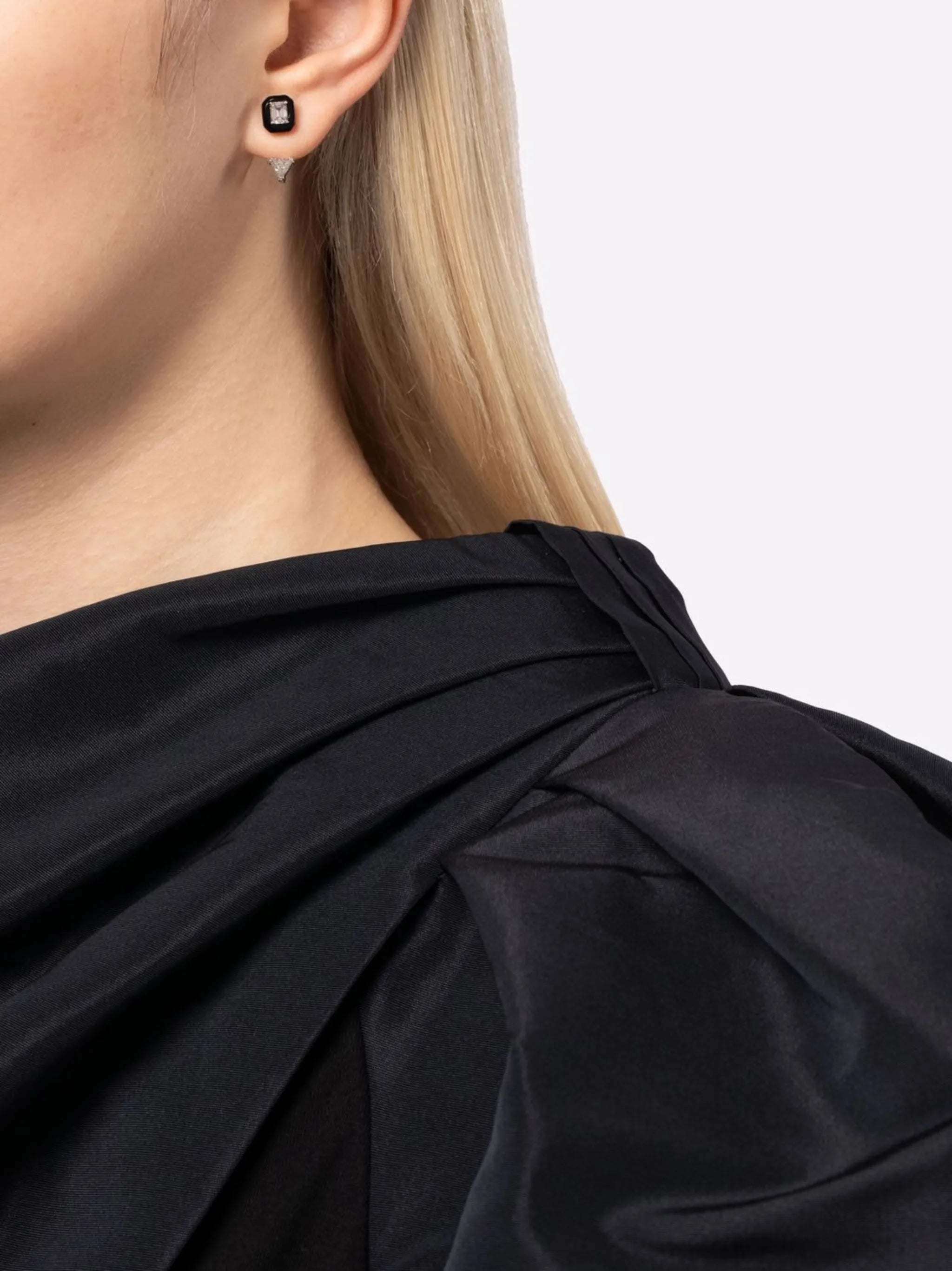 18kt white gold diamond drop earrings