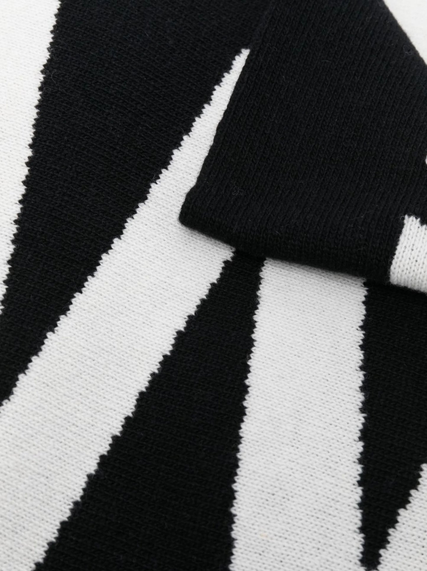 ribbed-knit intarsia-logo scarf