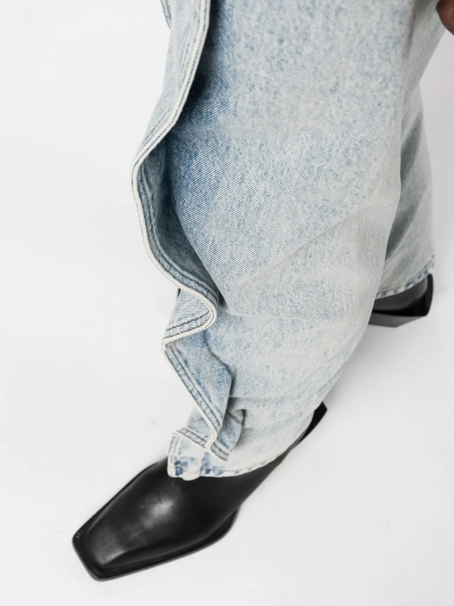slim-cut banana jeans