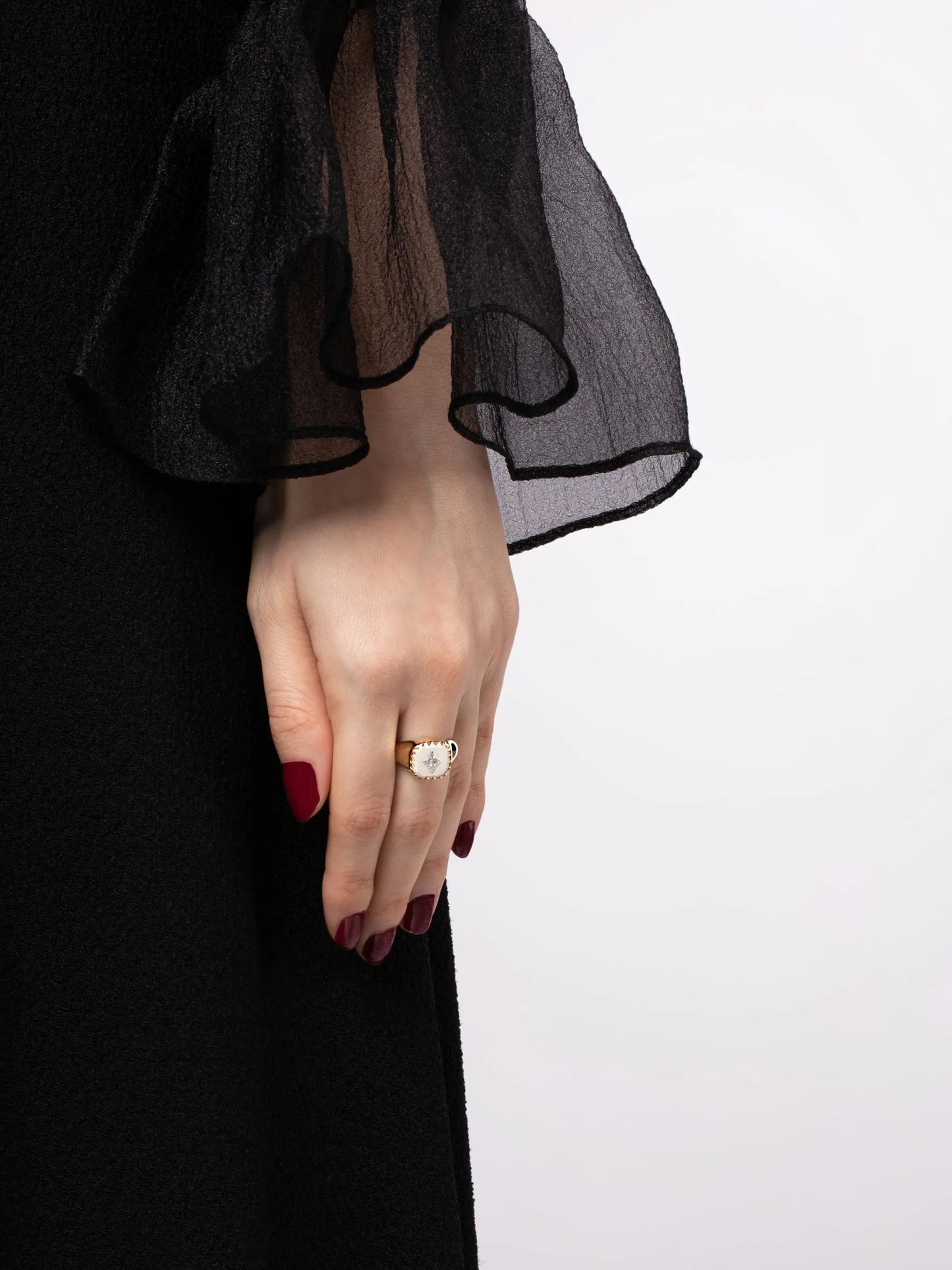9kt yellow gold Pierrot diamond signet ring