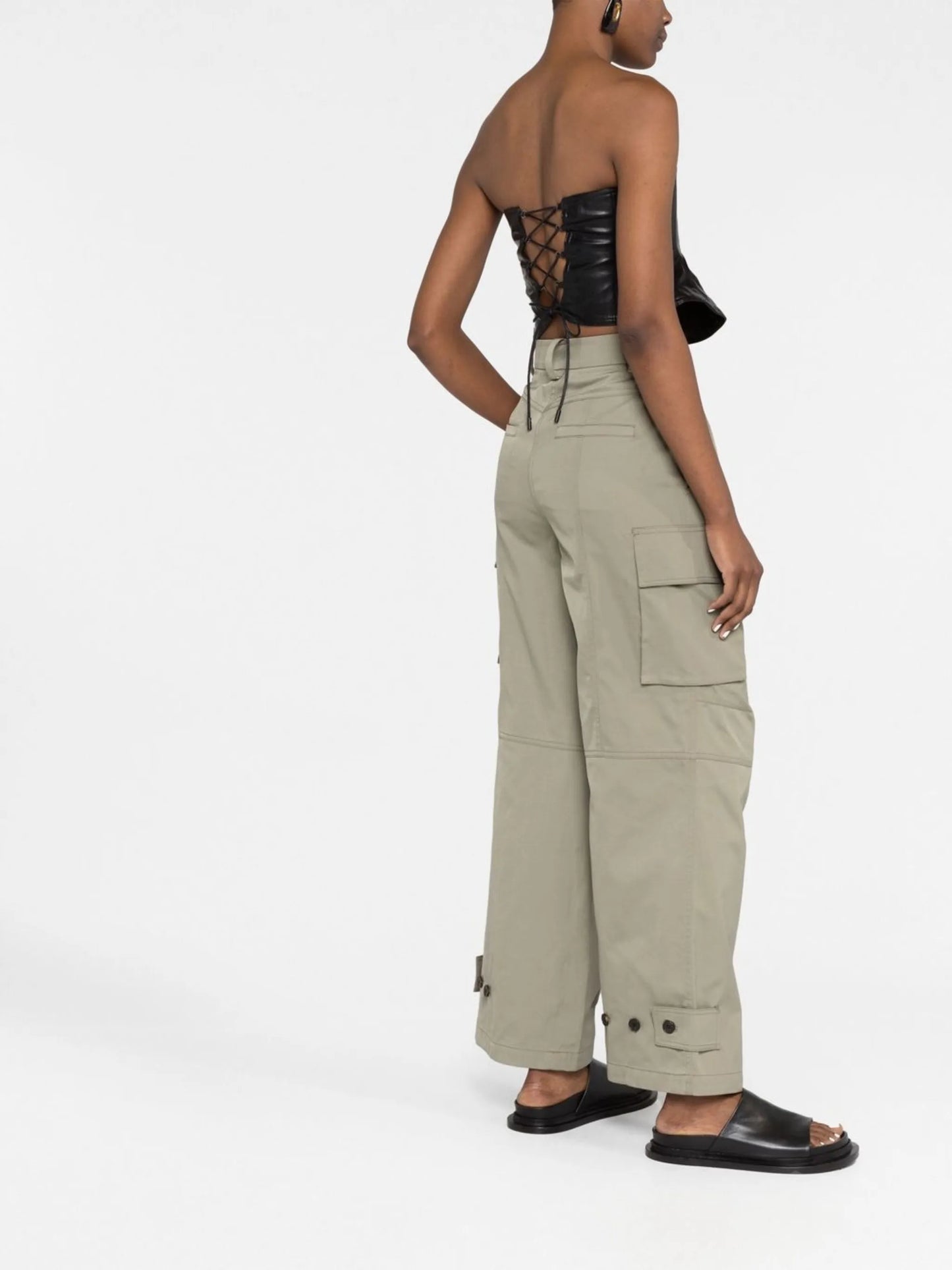wide-leg cargo trousers