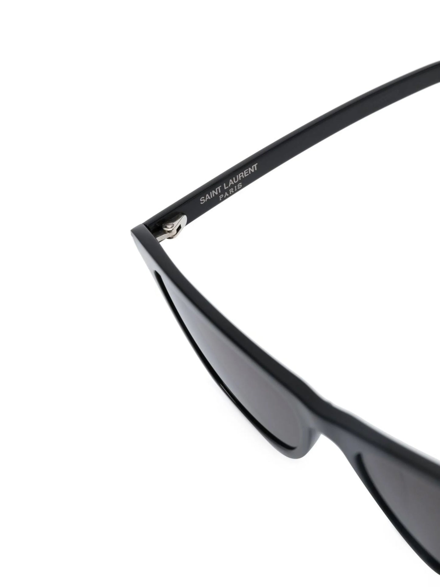 cat eye-frame sunglasses