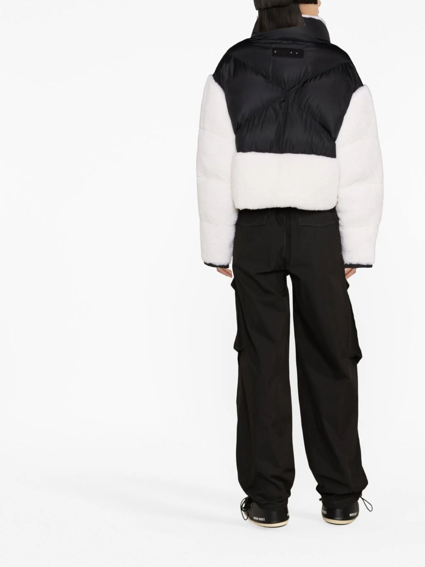zip-fastening padded jacket