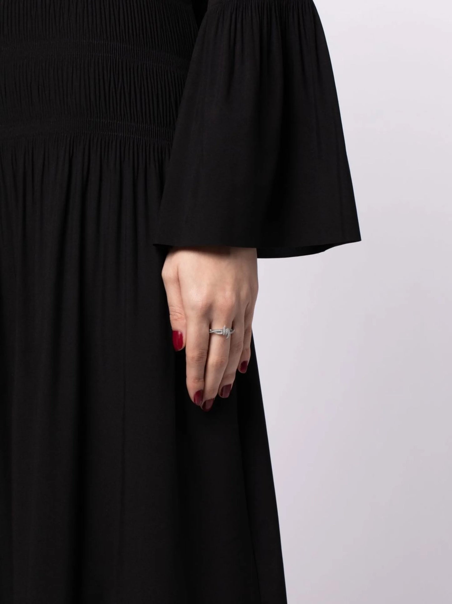 18kt white gold Thorn Forget Me Knot diamond ring