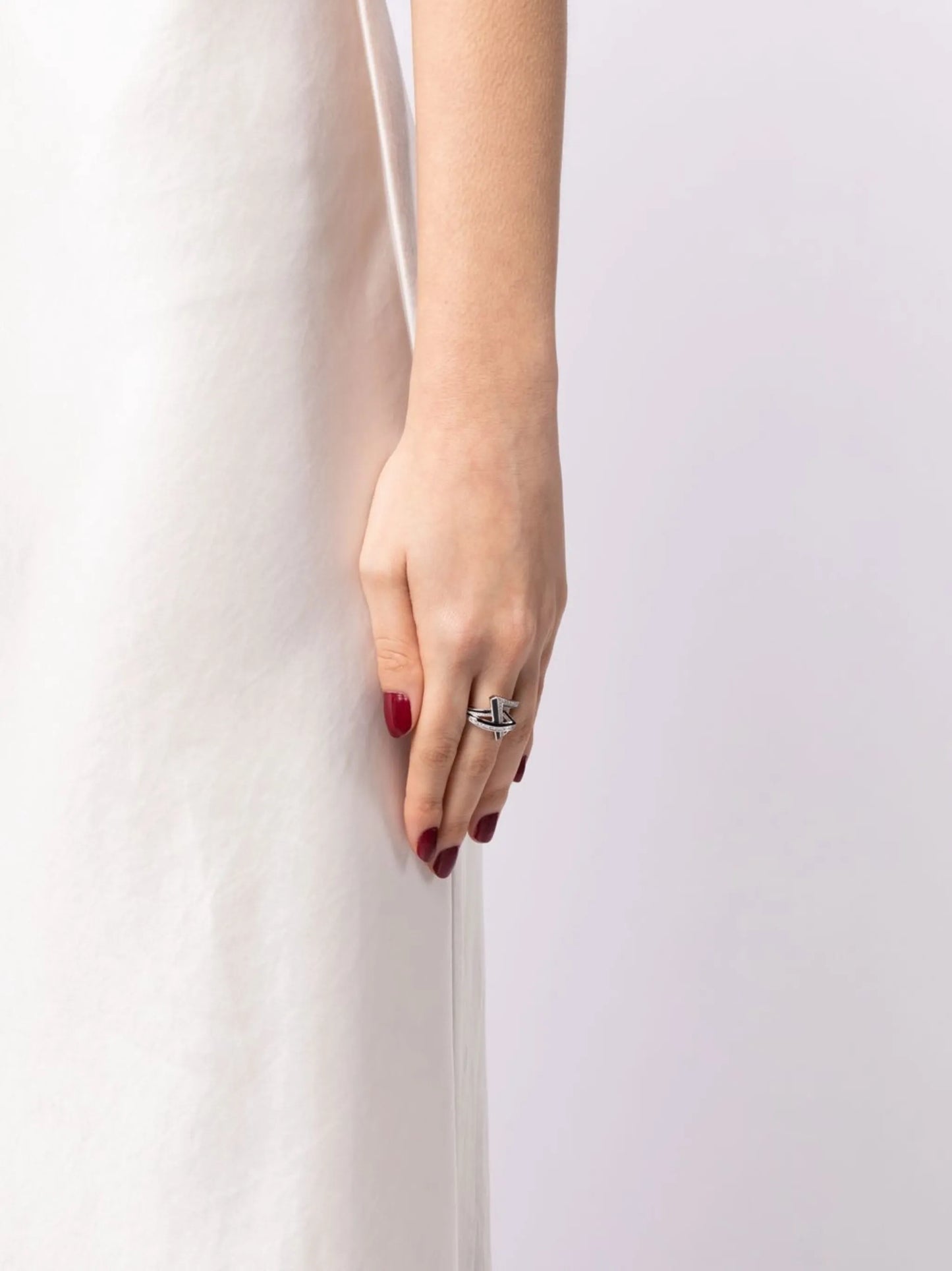 18kt white gold Vertigo Obtuse diamond ring