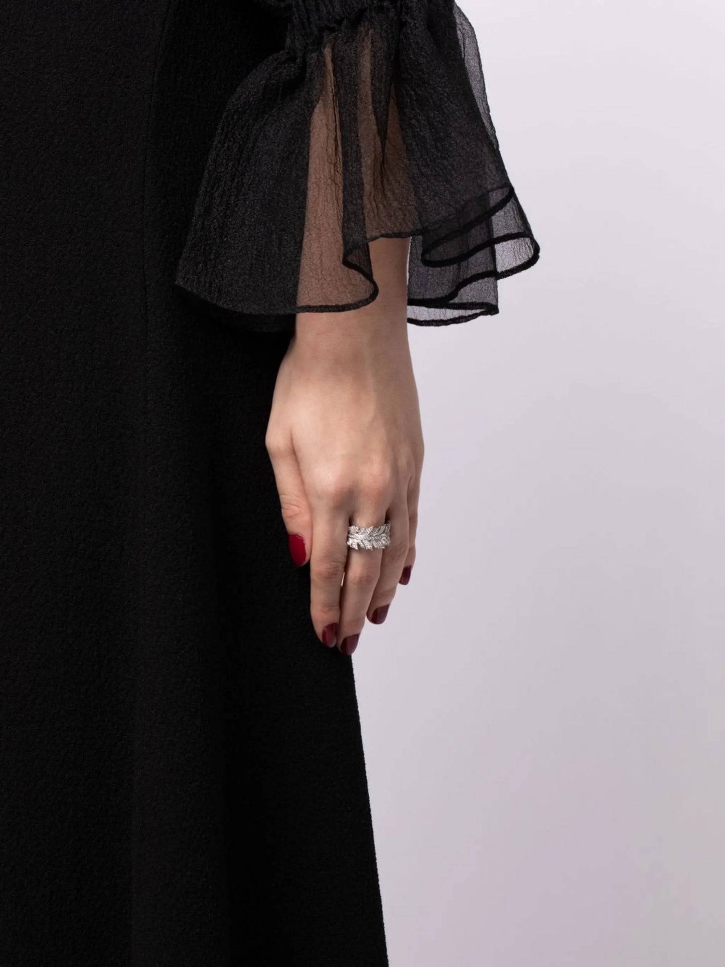 18kt white gold Magnipheasant Band diamond ring