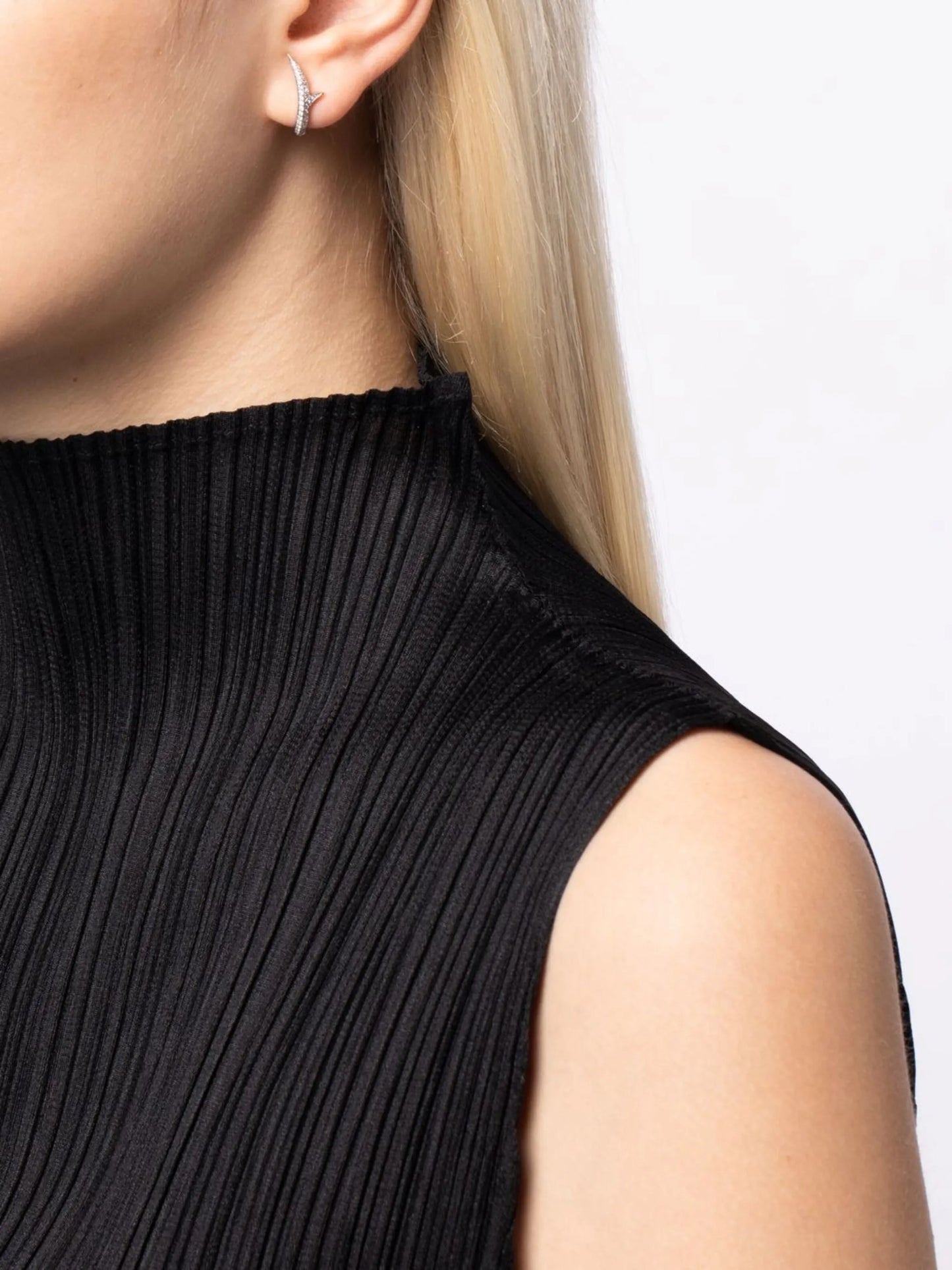 18kt white gold Thorn Stem diamond earring