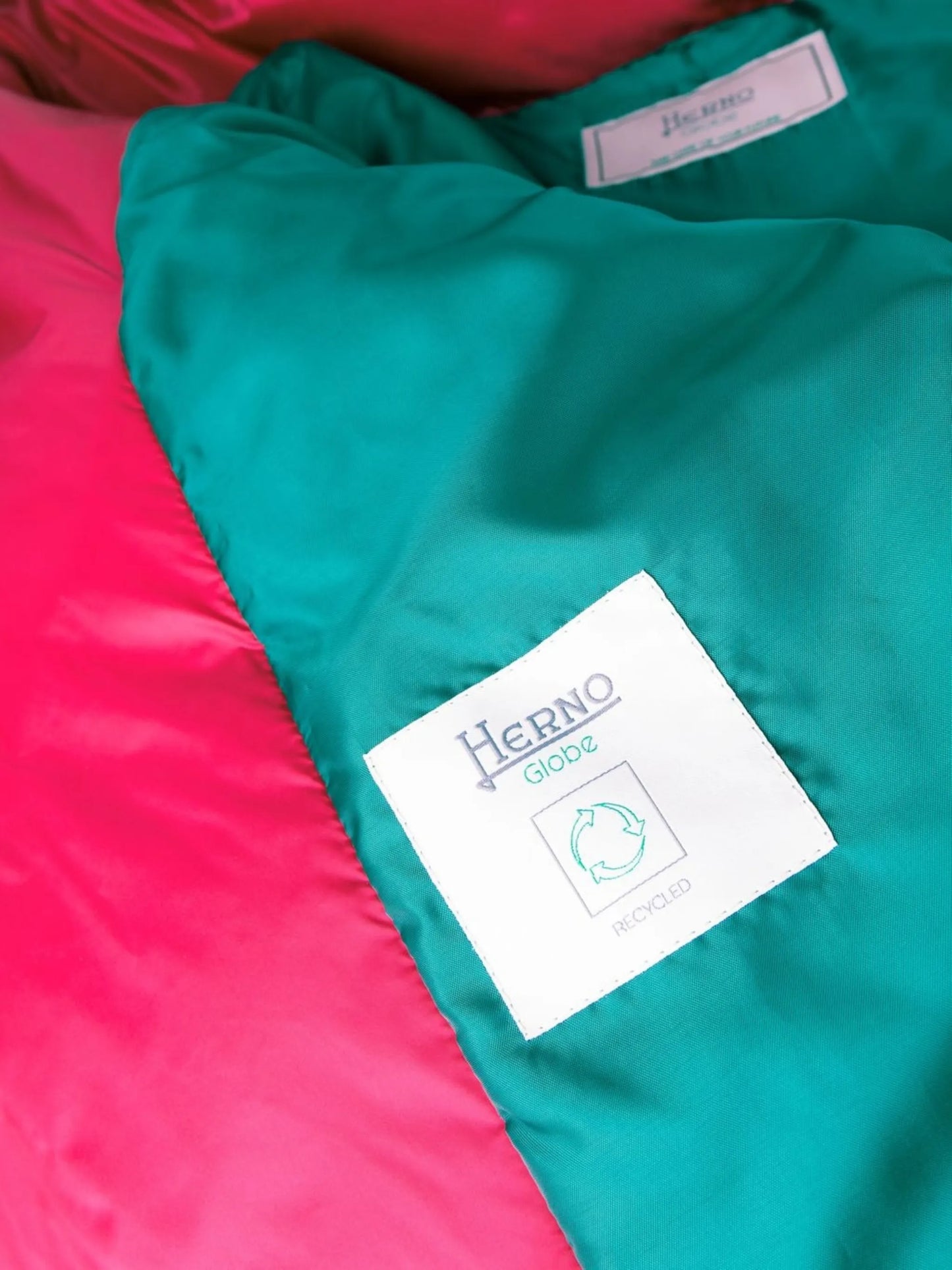 Globe A-shape satin-effect coat