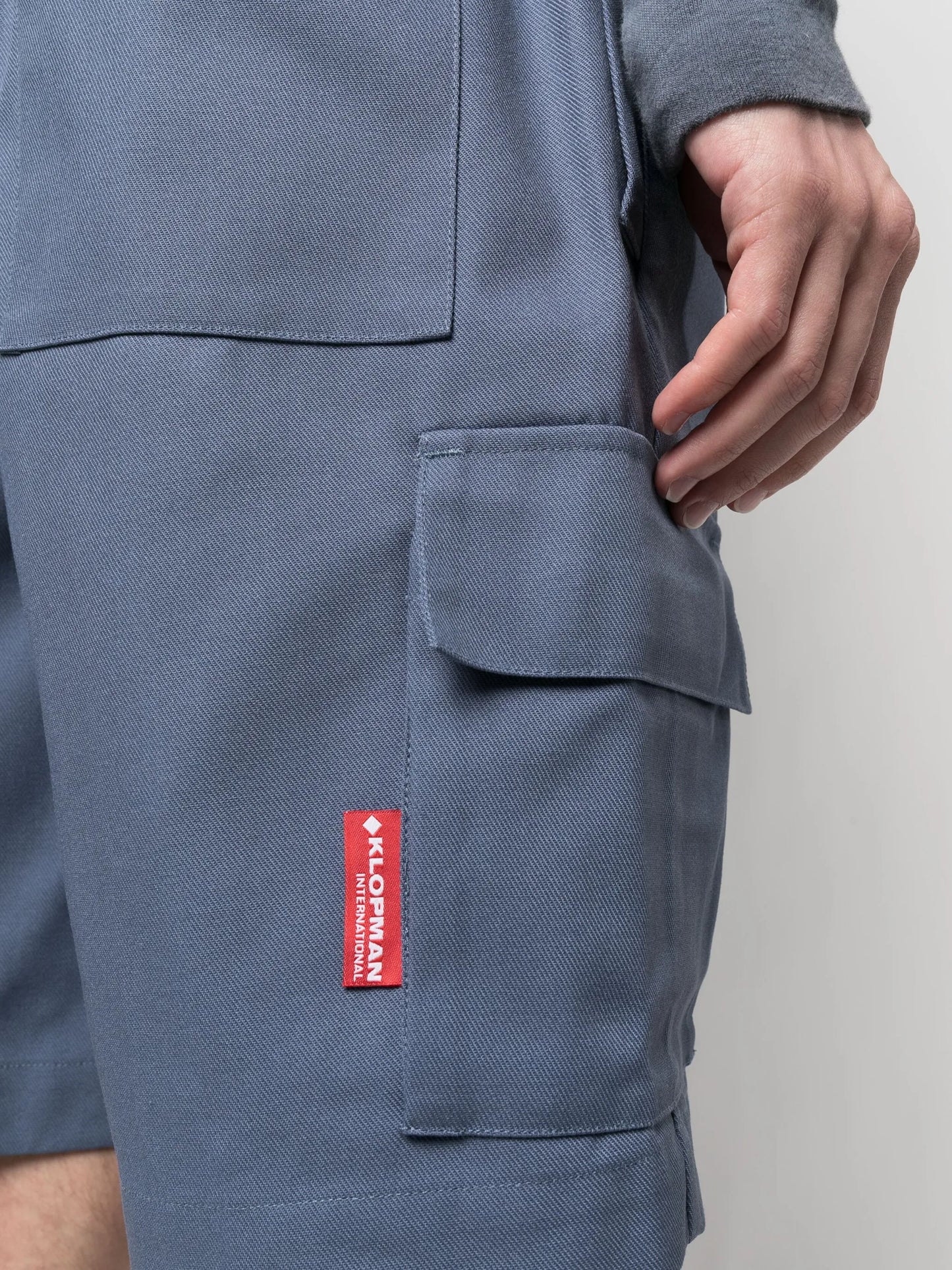 elasticated-waistband cargo shorts